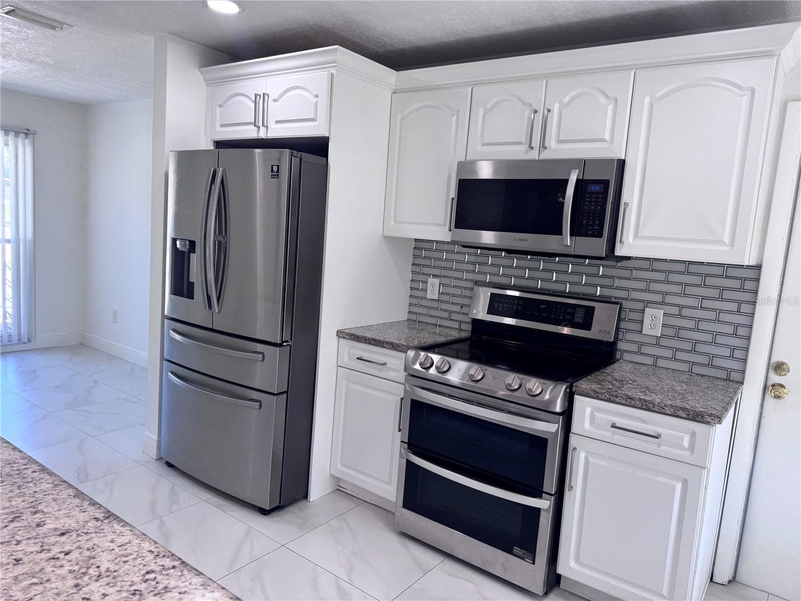 Single Family Residence at 5208 CARROLLWOOD MEADOWS DR, TAMPA, photo 12 of 26