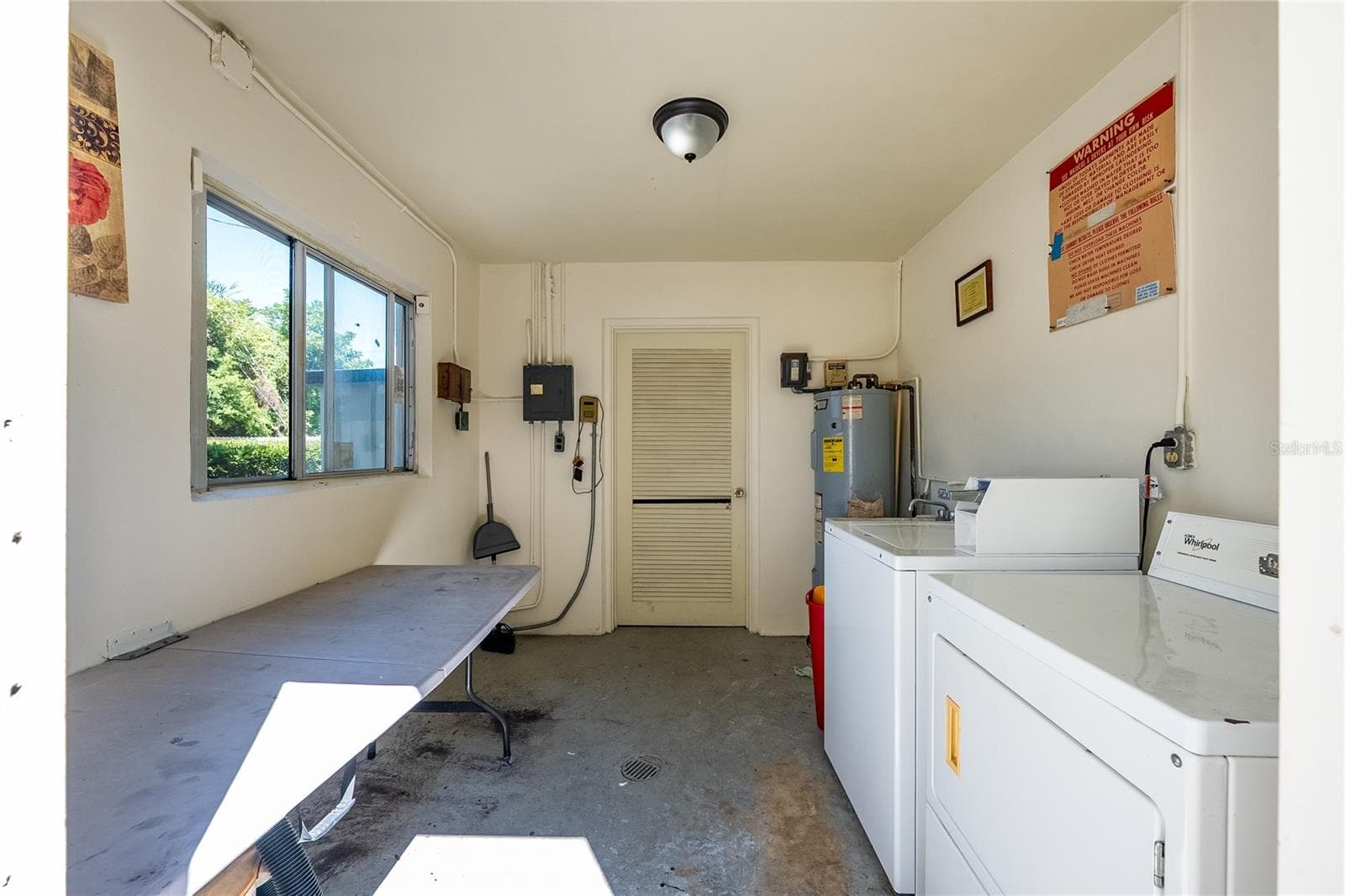 On site coin laundry room - 935 34TH AVE N, ST PETERSBURG