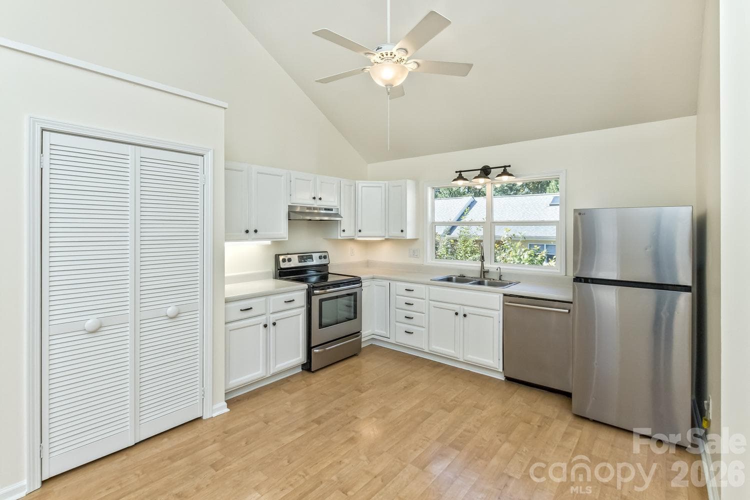 Single Family Residence at 43 Vermont Court, Asheville, photo 14 of 47