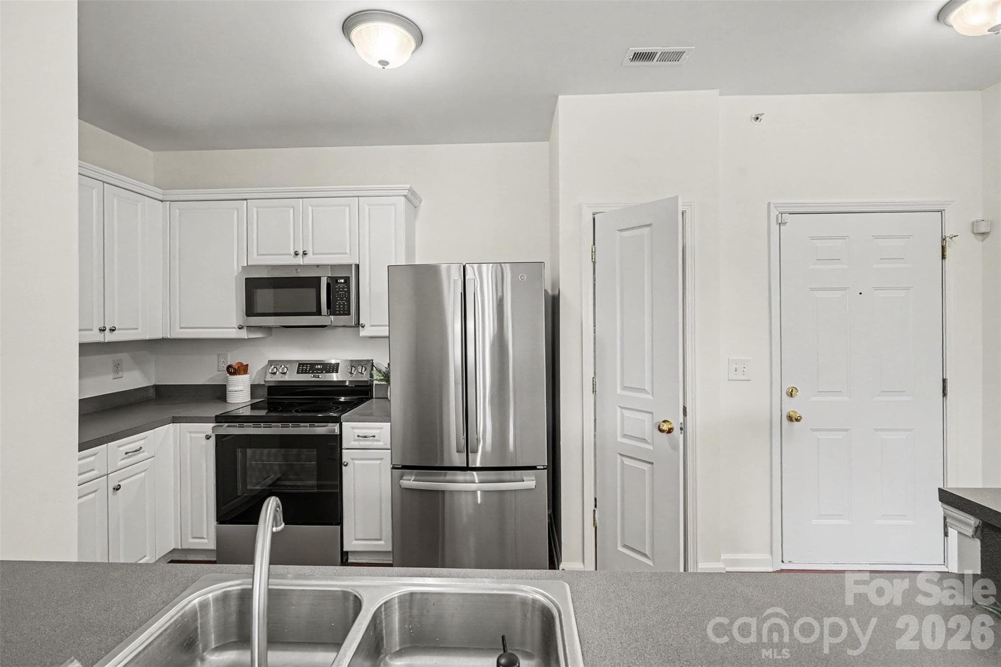 Condominium at 18711 Ruffner Drive, Cornelius, photo 6 of 21