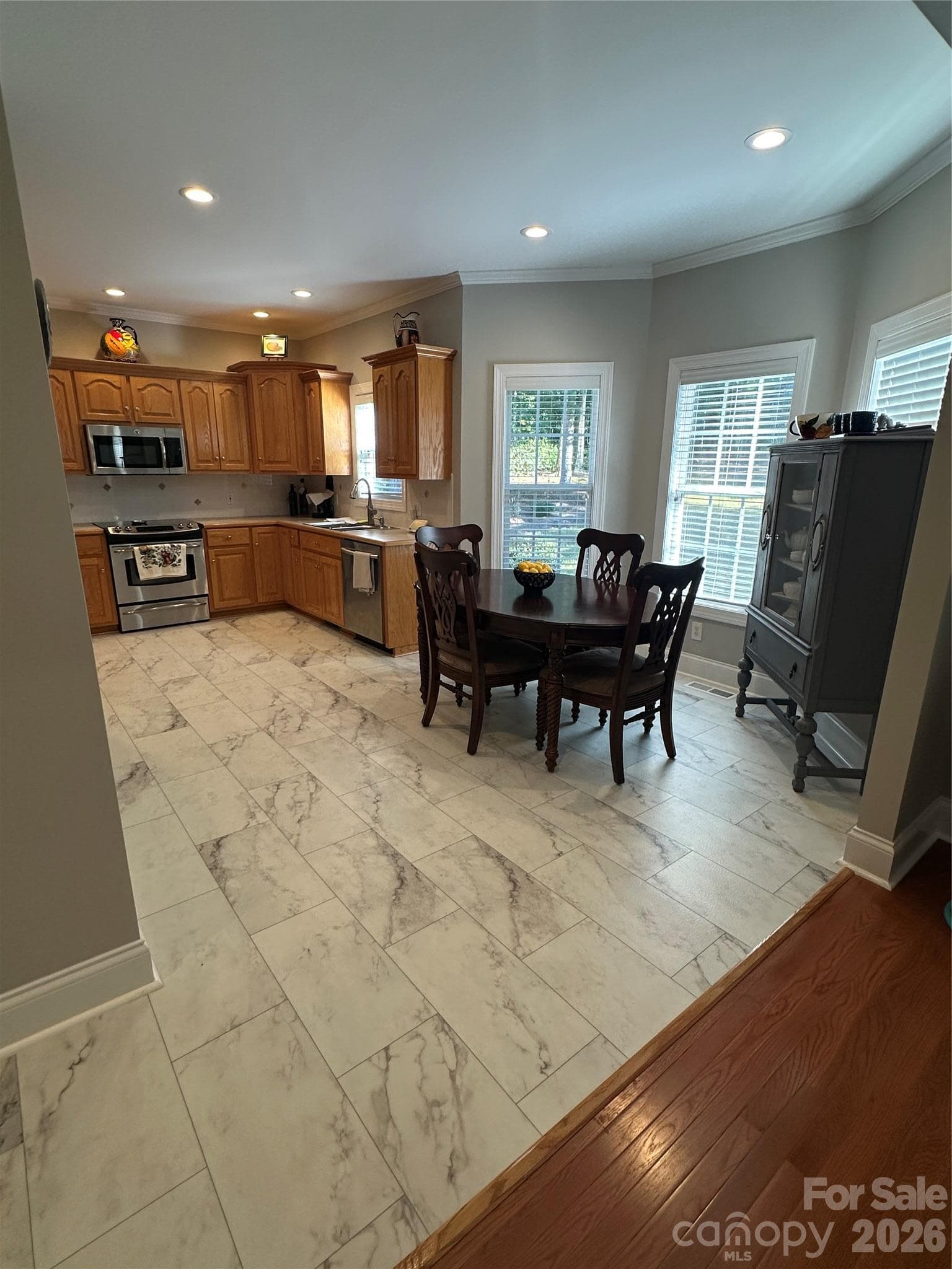 Single Family Residence at 4206 Flint Drive, Lancaster, photo 9 of 23