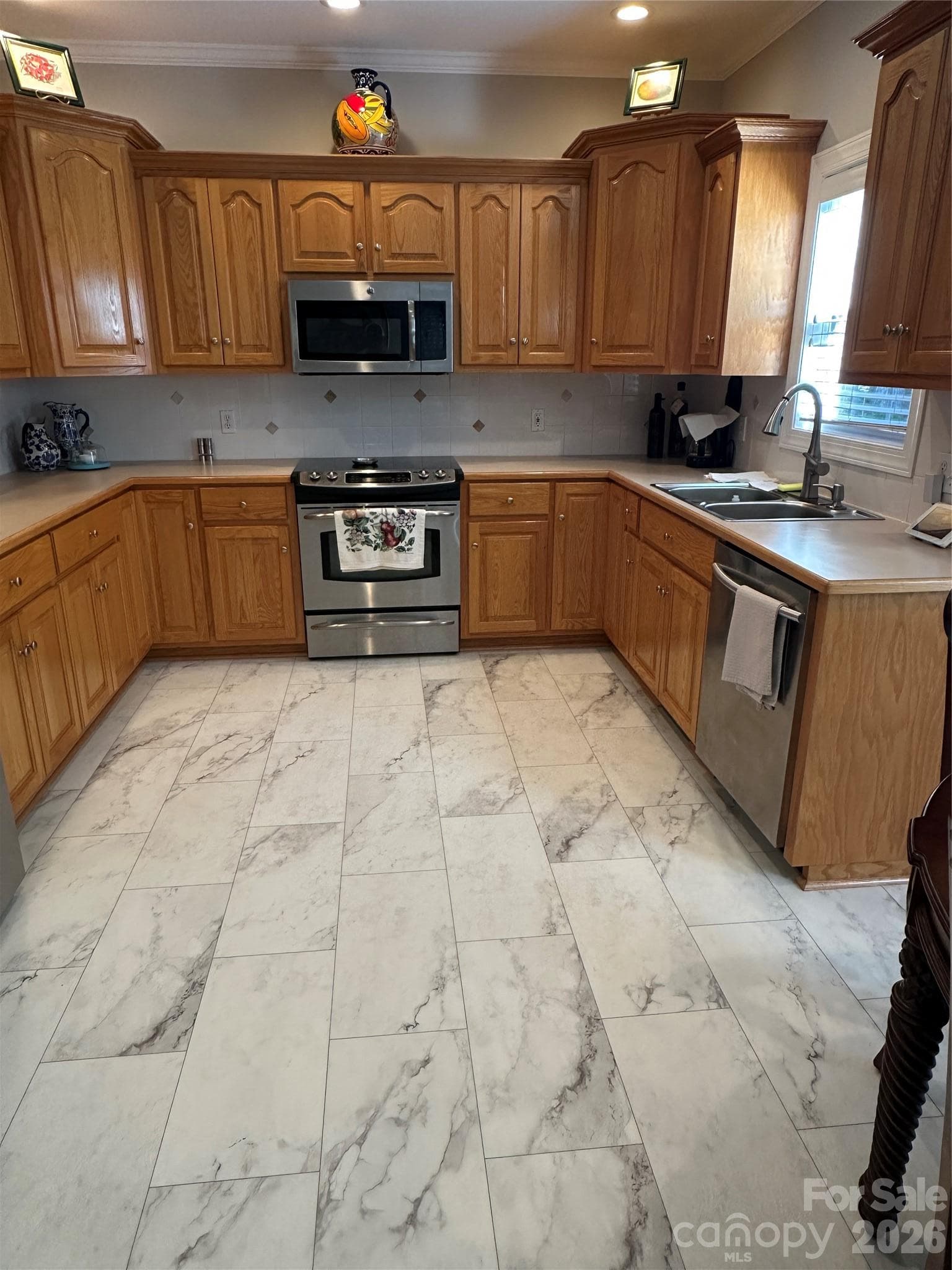Single Family Residence at 4206 Flint Drive, Lancaster, photo 7 of 23