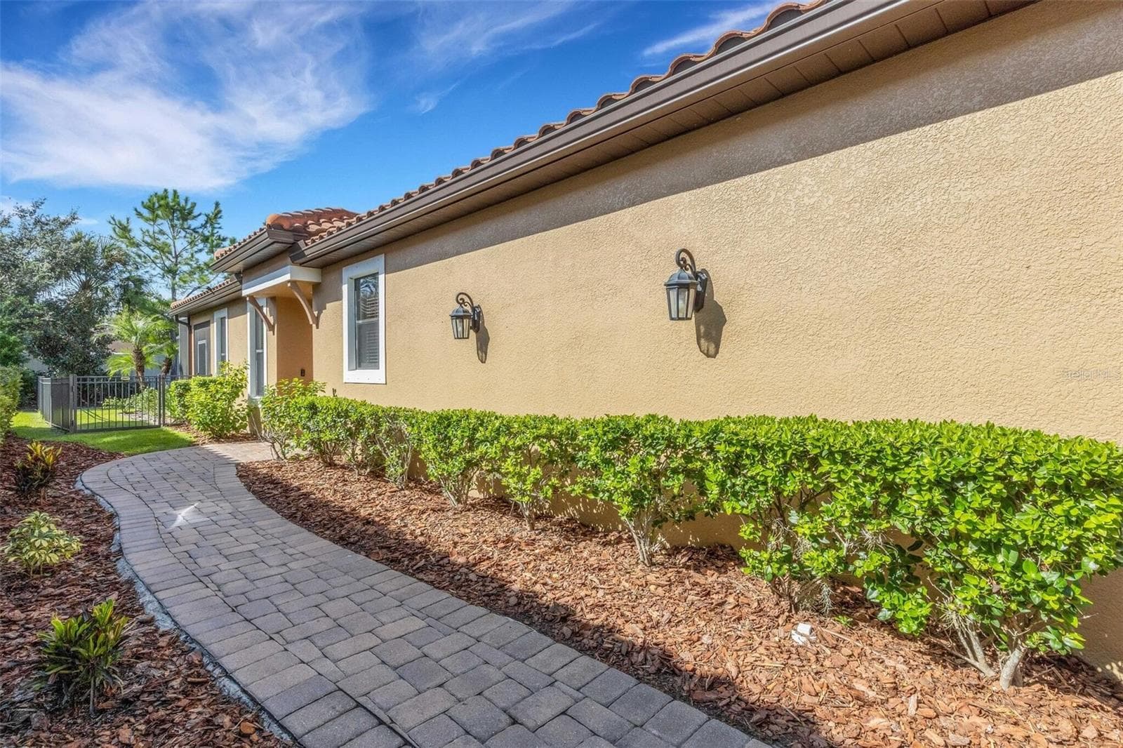 Single Family Residence at 8413 ALBERATA VISTA DR, TAMPA, photo 11 of 163