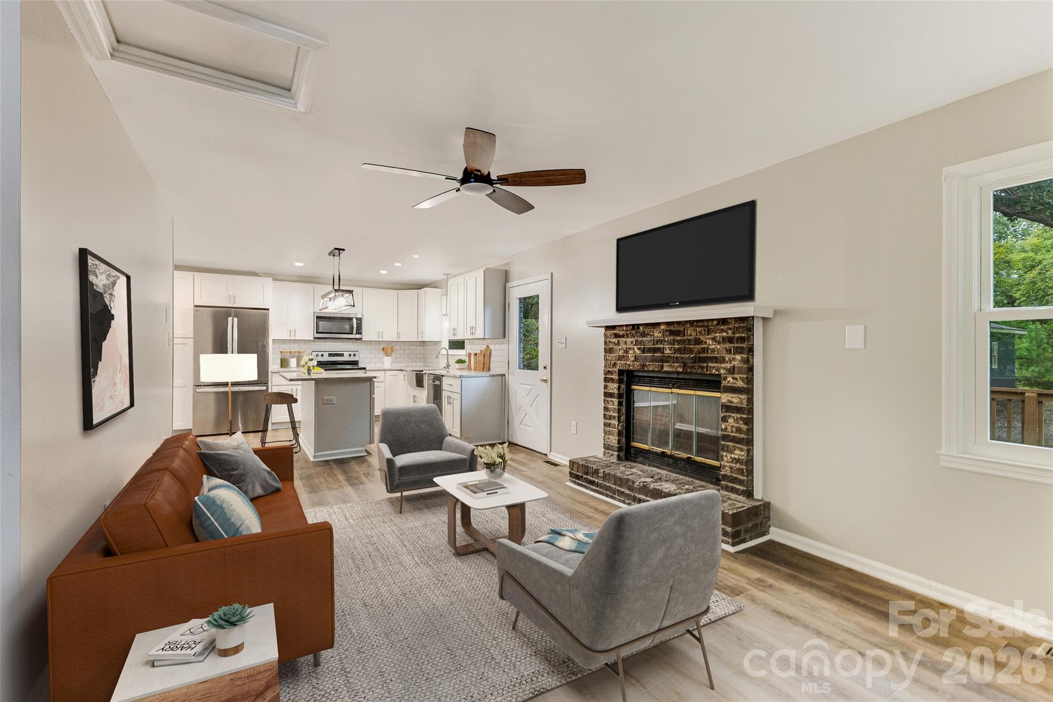 Virtually Staged - 929 E Leonard Street, Southport