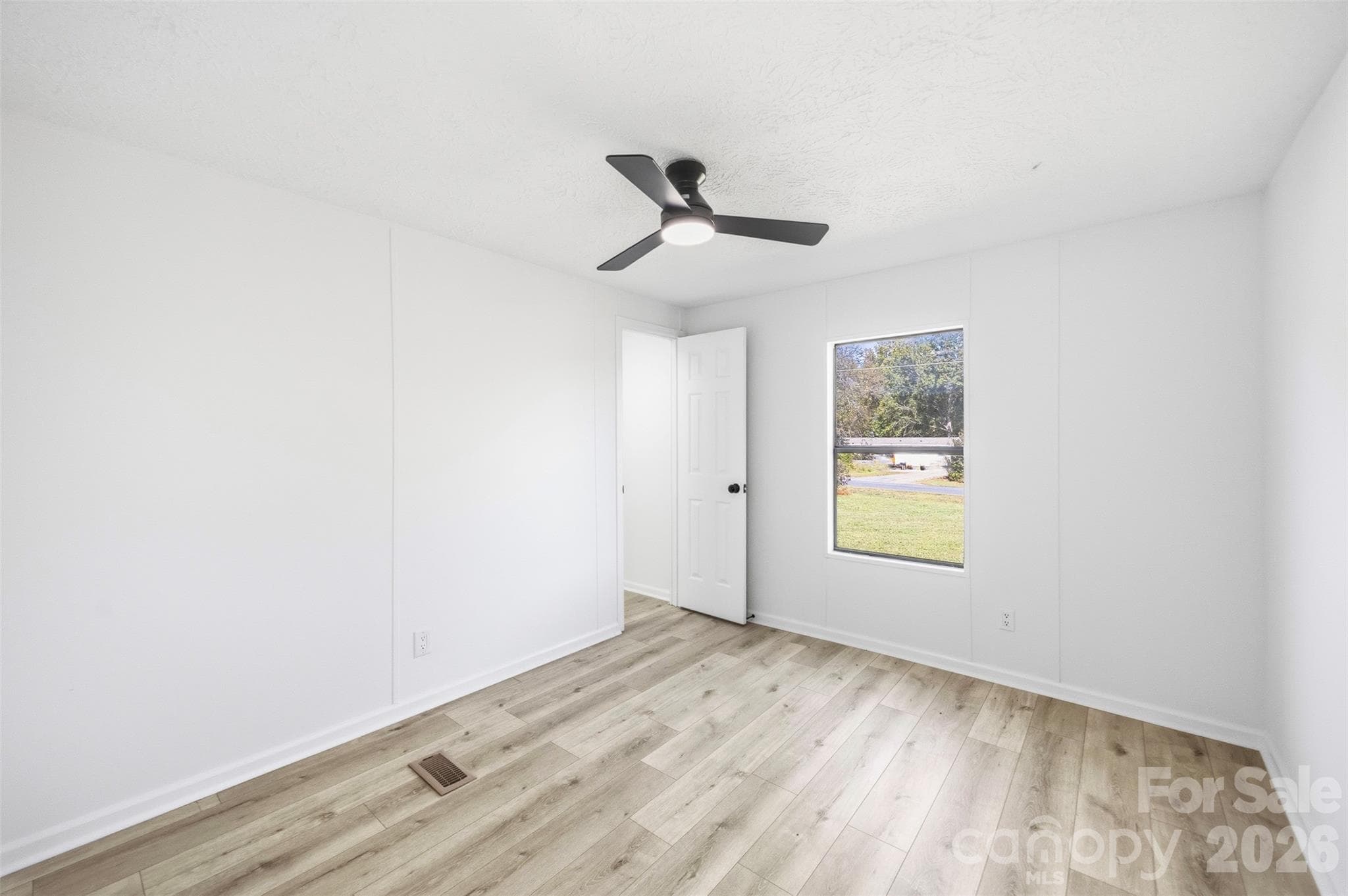 Single Family Residence at 144 Sonja Drive, Statesville, photo 24 of 37