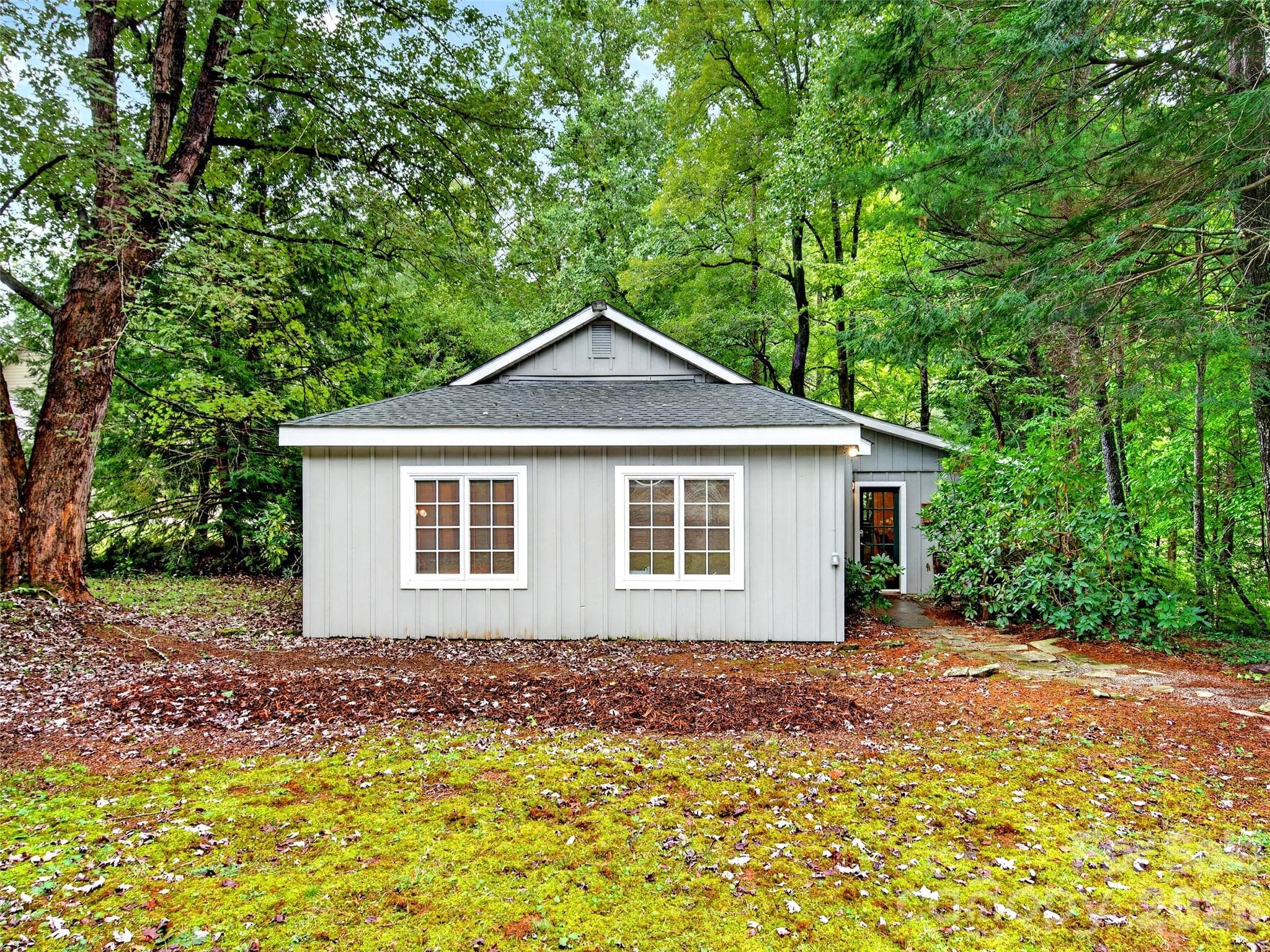 Single Family Residence at 138 Gowan Point, Marion, photo 3 of 39
