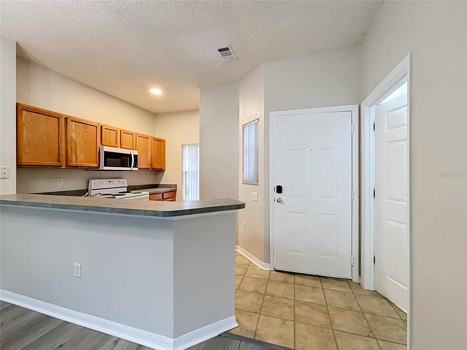 Townhouse at 8474 CRYSTAL COVE LOOP, KISSIMMEE, photo 9 of 56