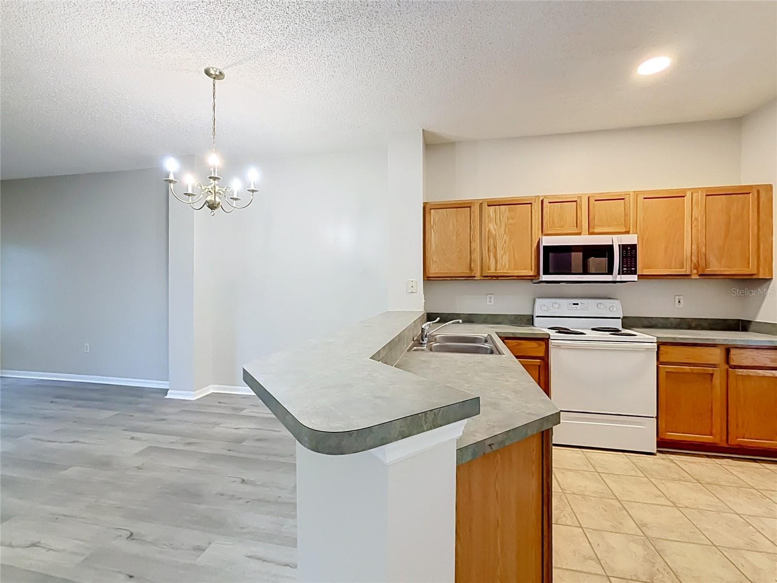 Townhouse at 8474 CRYSTAL COVE LOOP, KISSIMMEE, photo 10 of 56