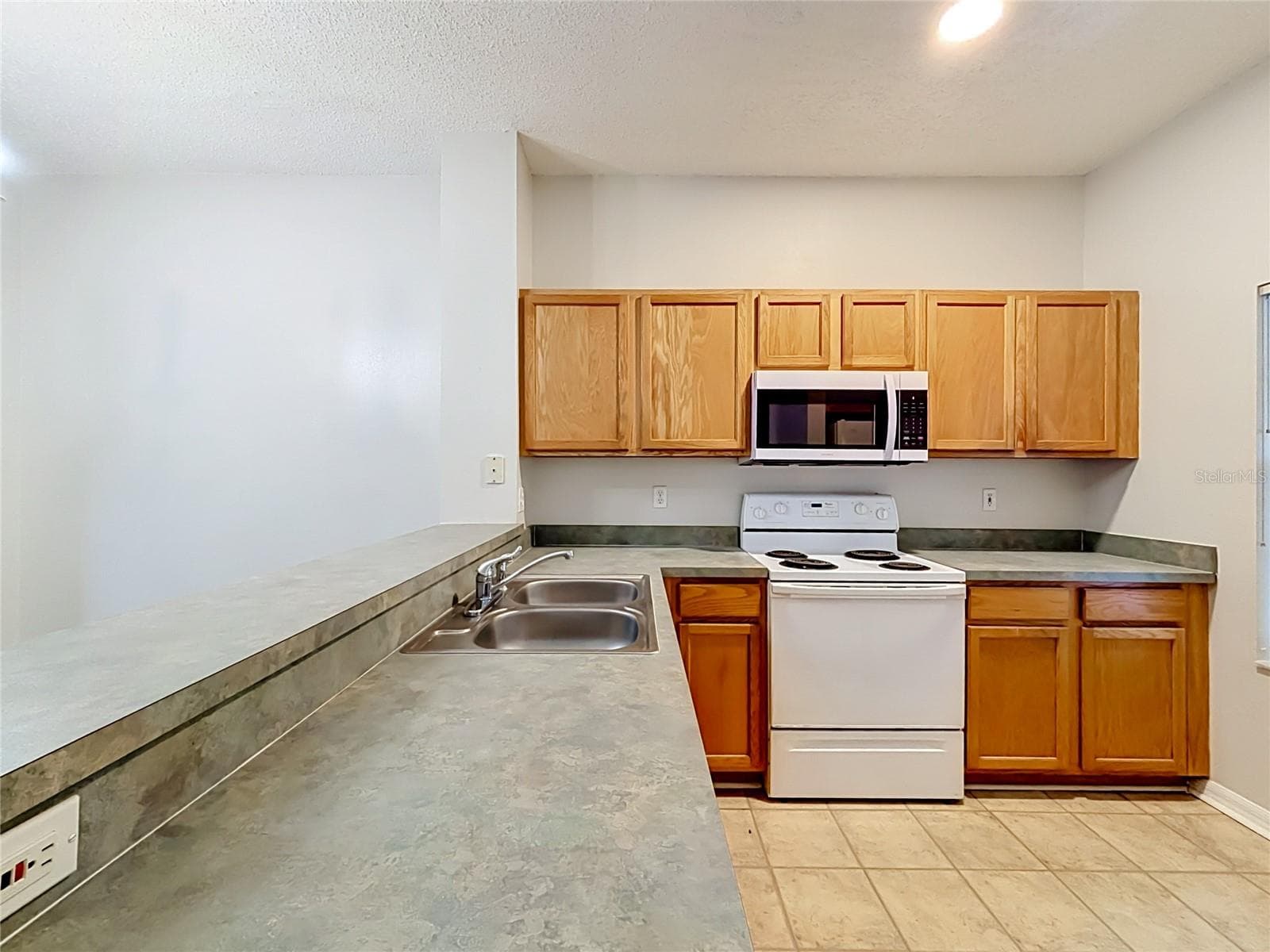 Townhouse at 8474 CRYSTAL COVE LOOP, KISSIMMEE, photo 11 of 56