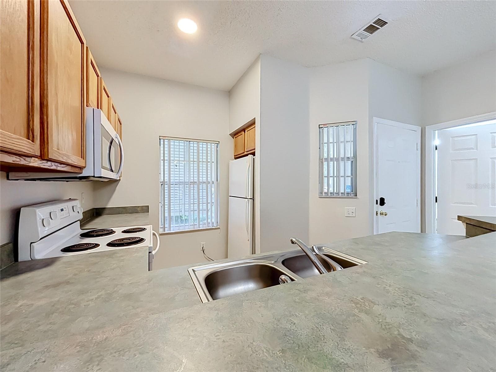 Townhouse at 8474 CRYSTAL COVE LOOP, KISSIMMEE, photo 15 of 56