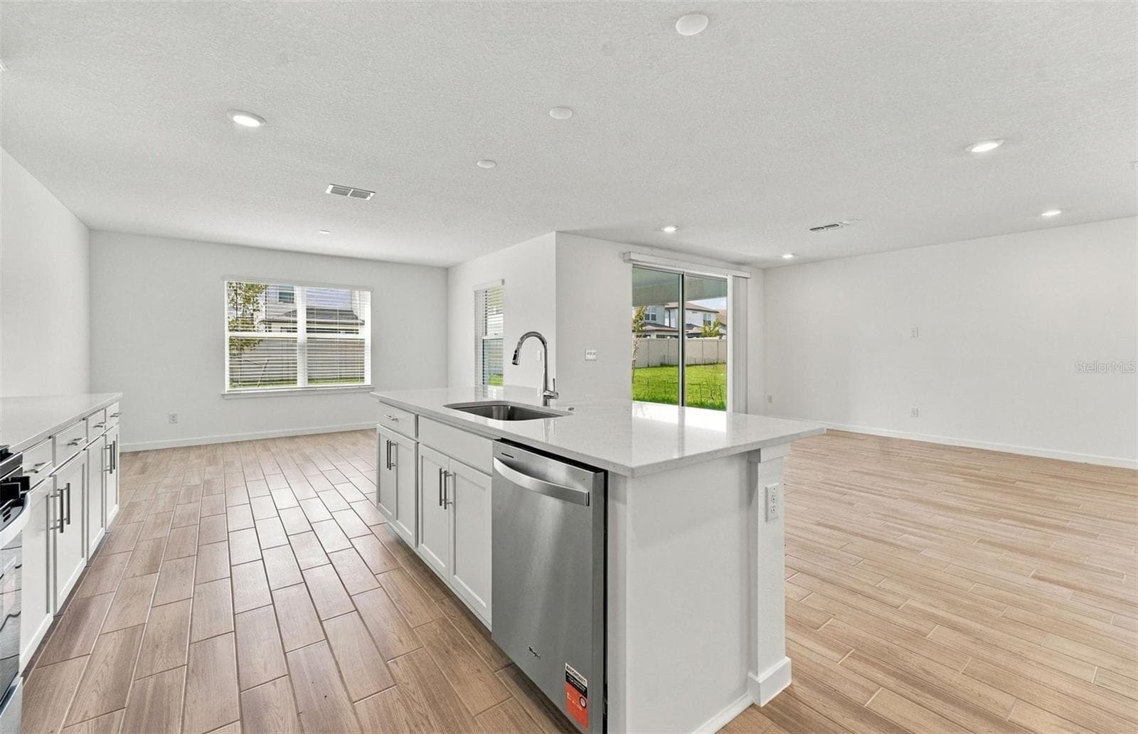 Open Kitchen to Gathering Room - 33506 BARNEBROOK DR, WESLEY CHAPEL