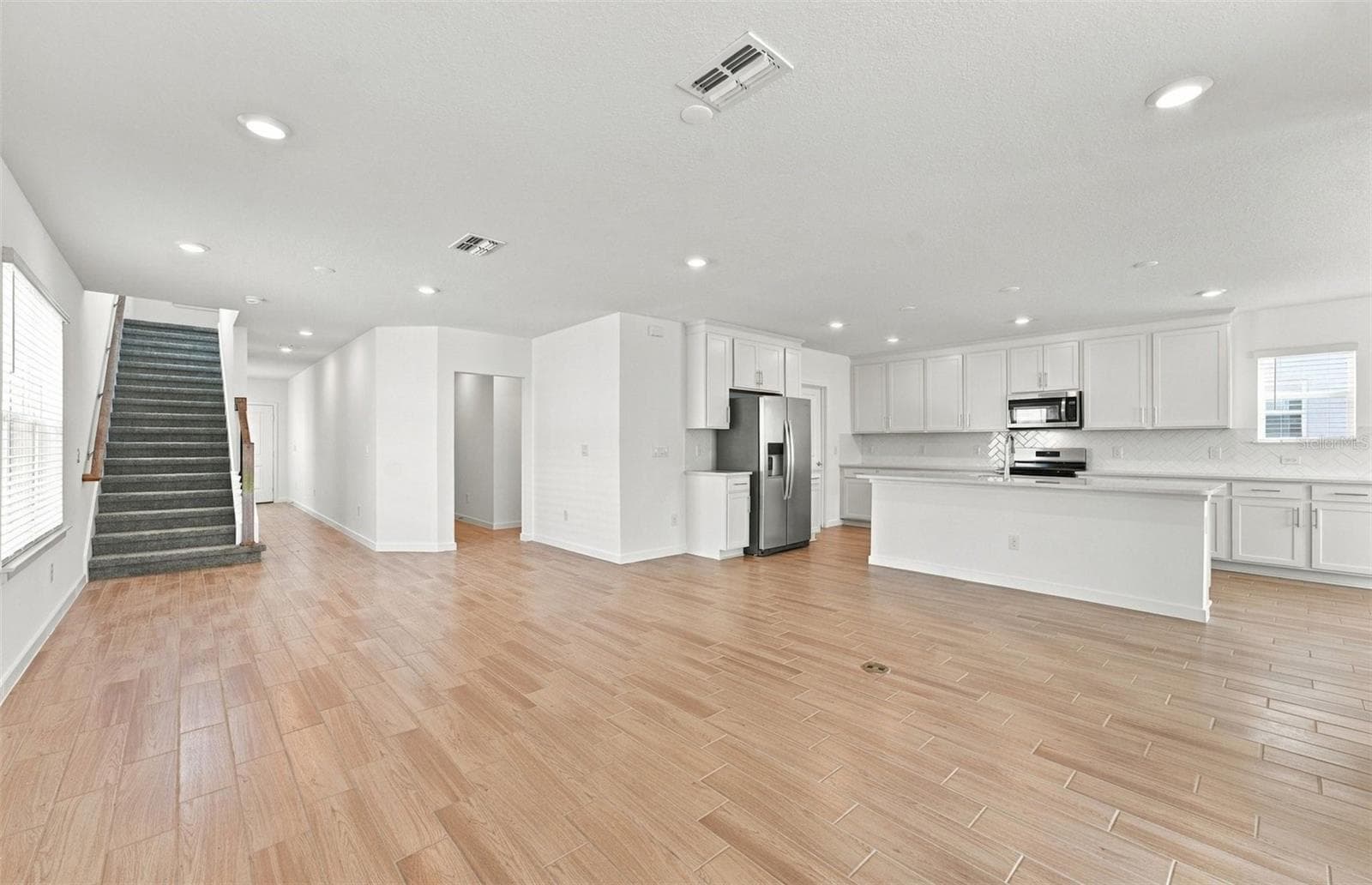 Open Concept Home Design - 33506 BARNEBROOK DR, WESLEY CHAPEL