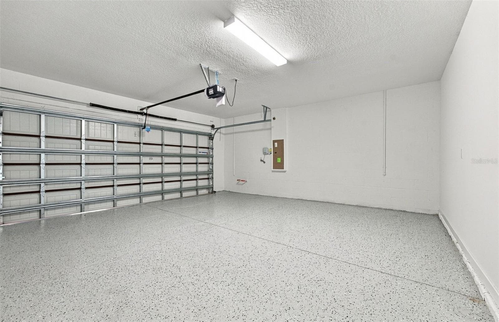 2-Car Garage w/Epoxy Flooring - 33506 BARNEBROOK DR, WESLEY CHAPEL
