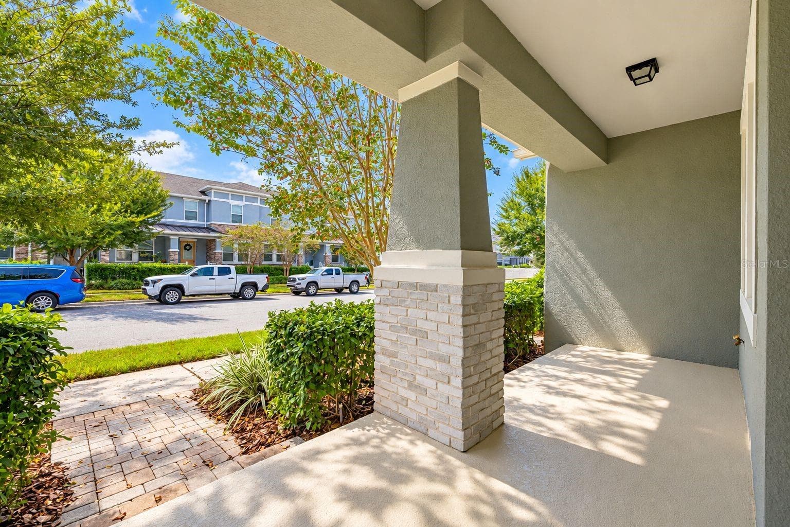 Large covered front porch - 8067 GLENLLOYD AVE, WINTER GARDEN