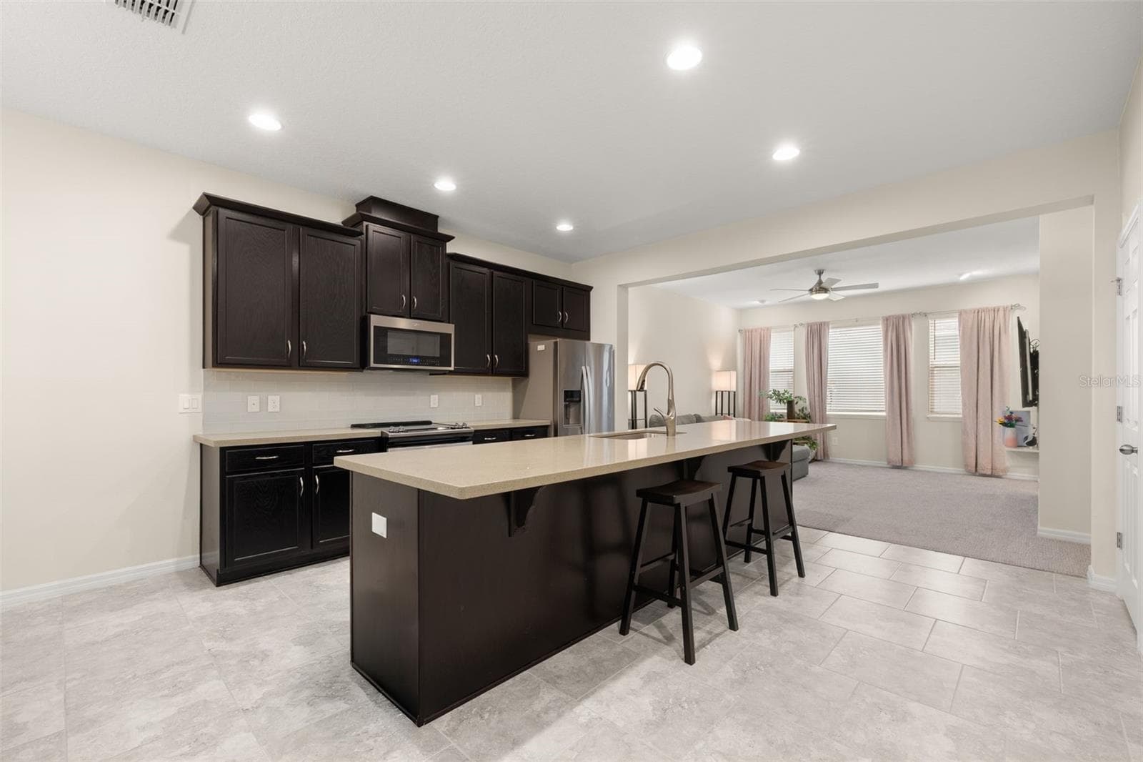 Downstairs open concept living space - 8067 GLENLLOYD AVE, WINTER GARDEN