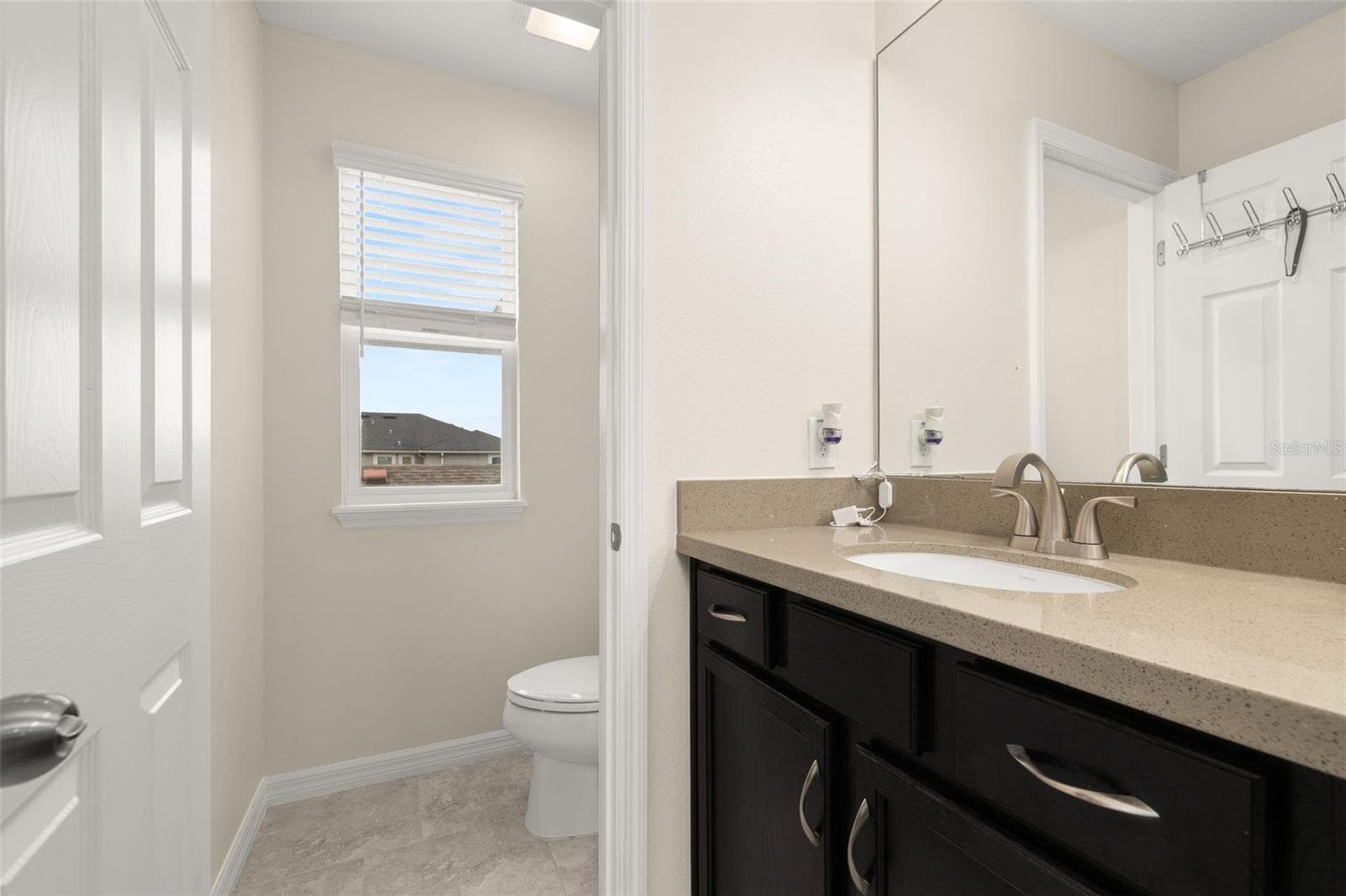 Private water closet - 8067 GLENLLOYD AVE, WINTER GARDEN