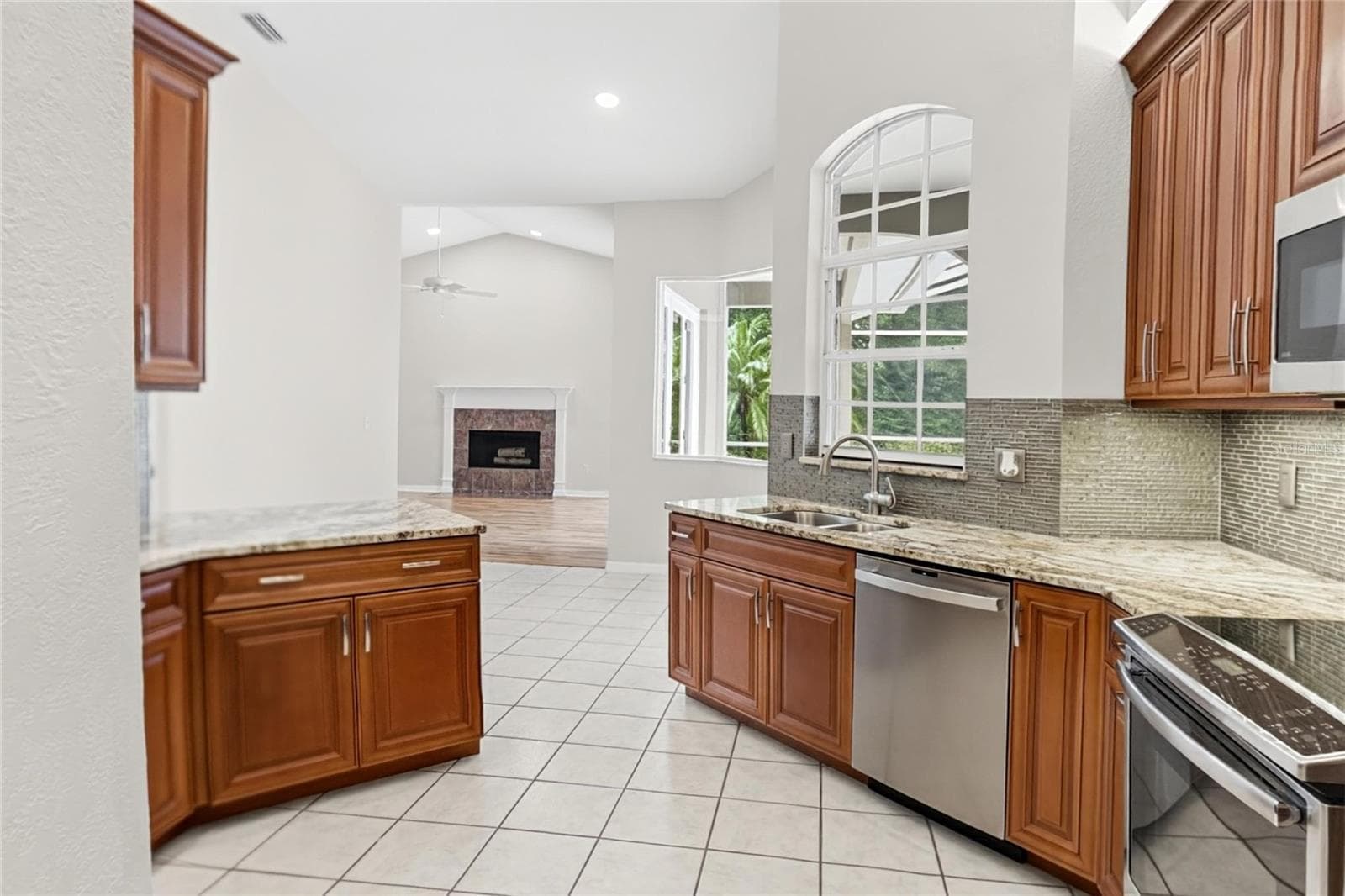 Single Family Residence at 134 VARSITY CIR, ALTAMONTE SPRINGS, photo 9 of 24