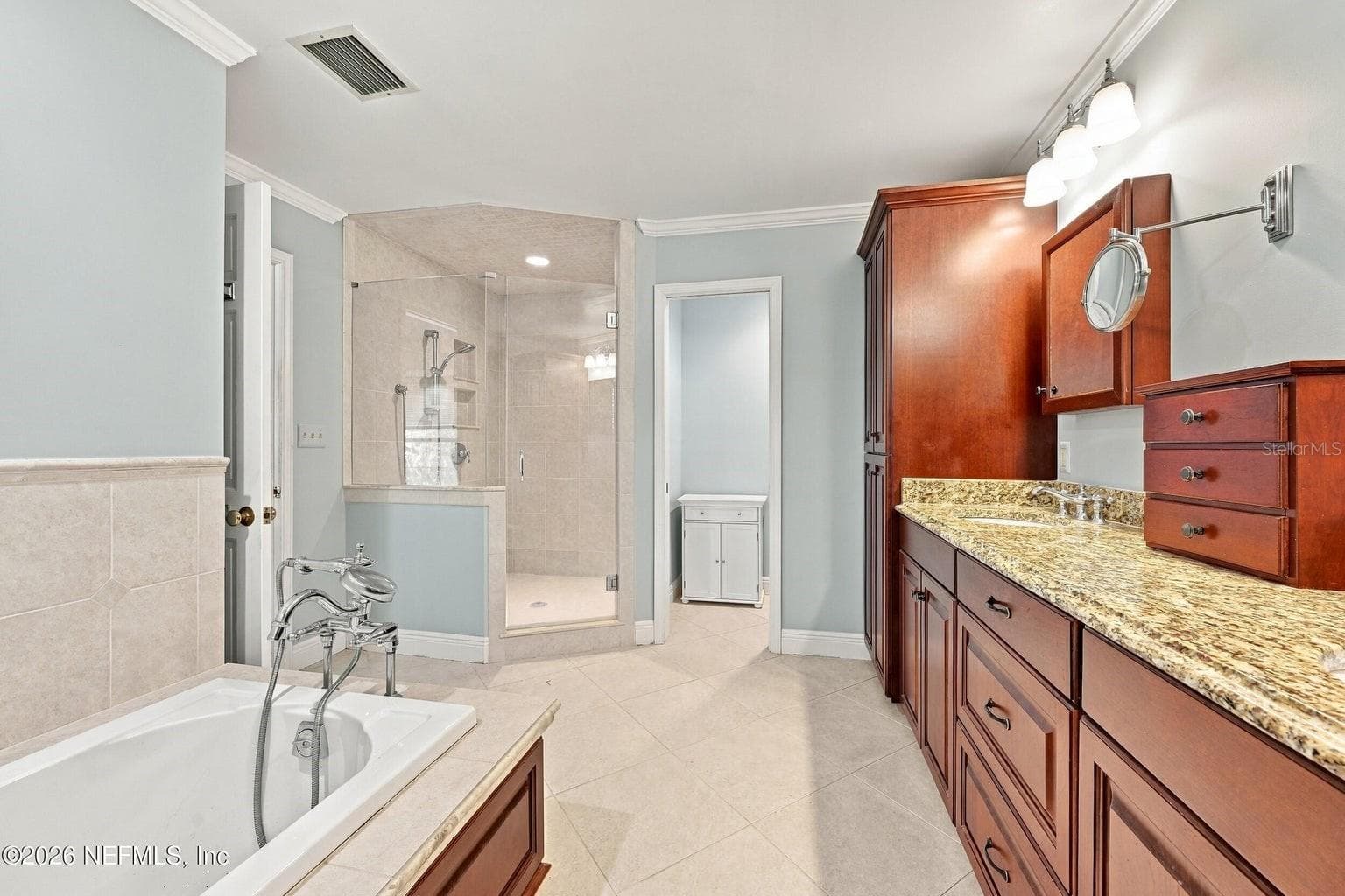 Separate shower & tub - VENETIA SEC 03, JACKSONVILLE