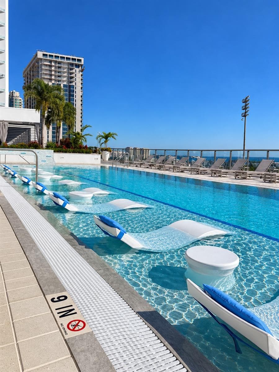 Resort Style Pool - 301 1ST ST S #3104, ST PETERSBURG