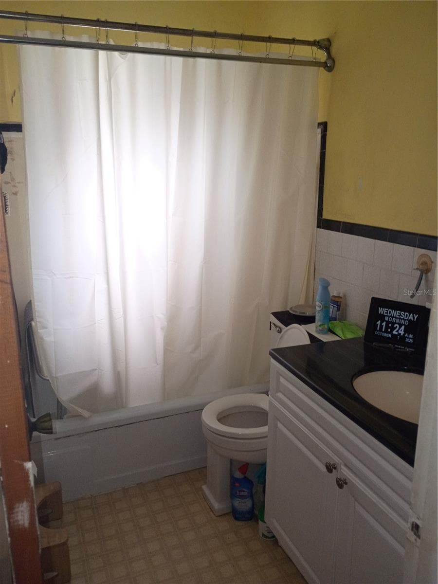 Bathroom - 7017 TAMARACK DR, TAMPA