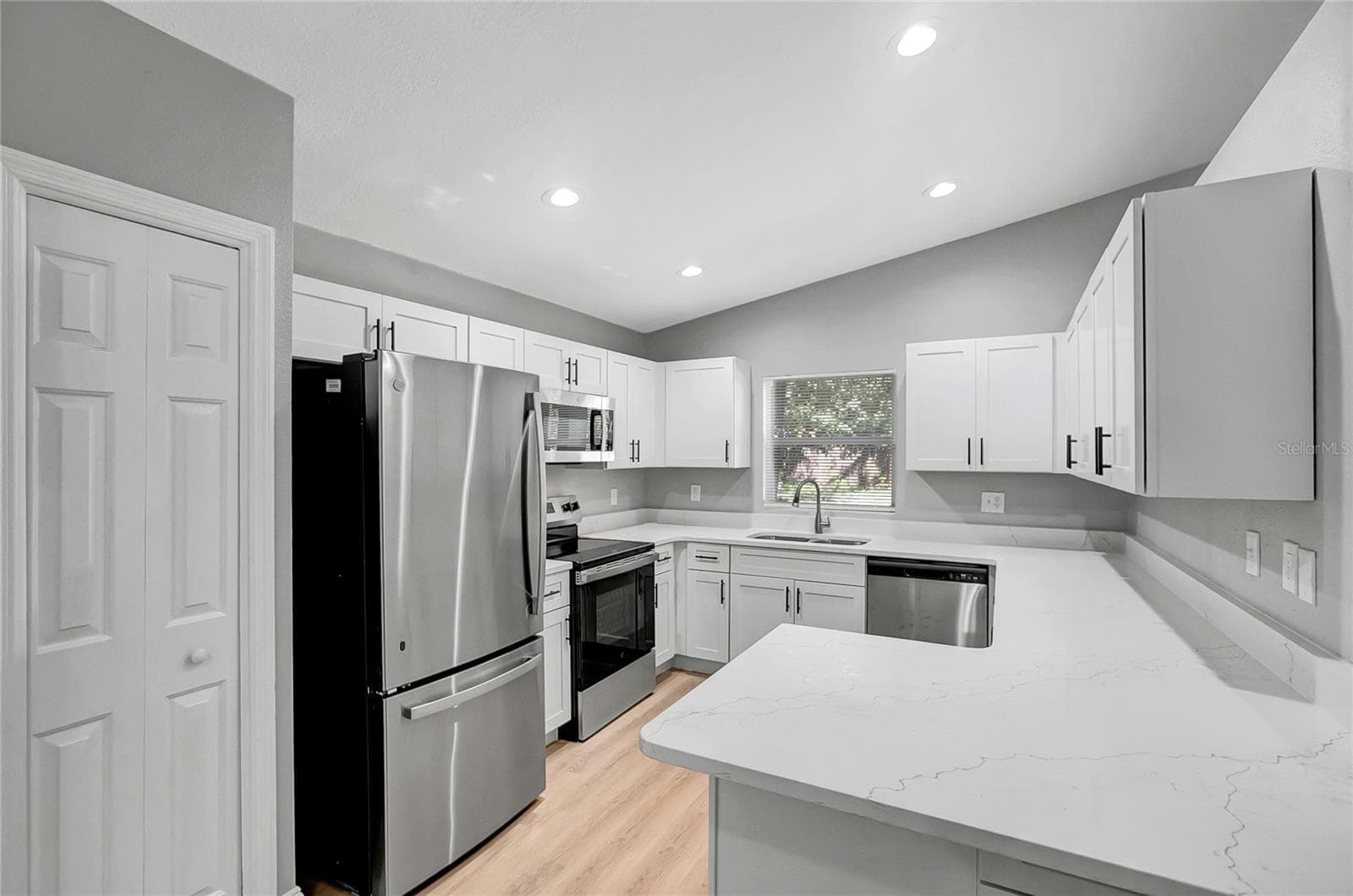 Single Family Residence at 3419 E DIANA ST, TAMPA, photo 6 of 37