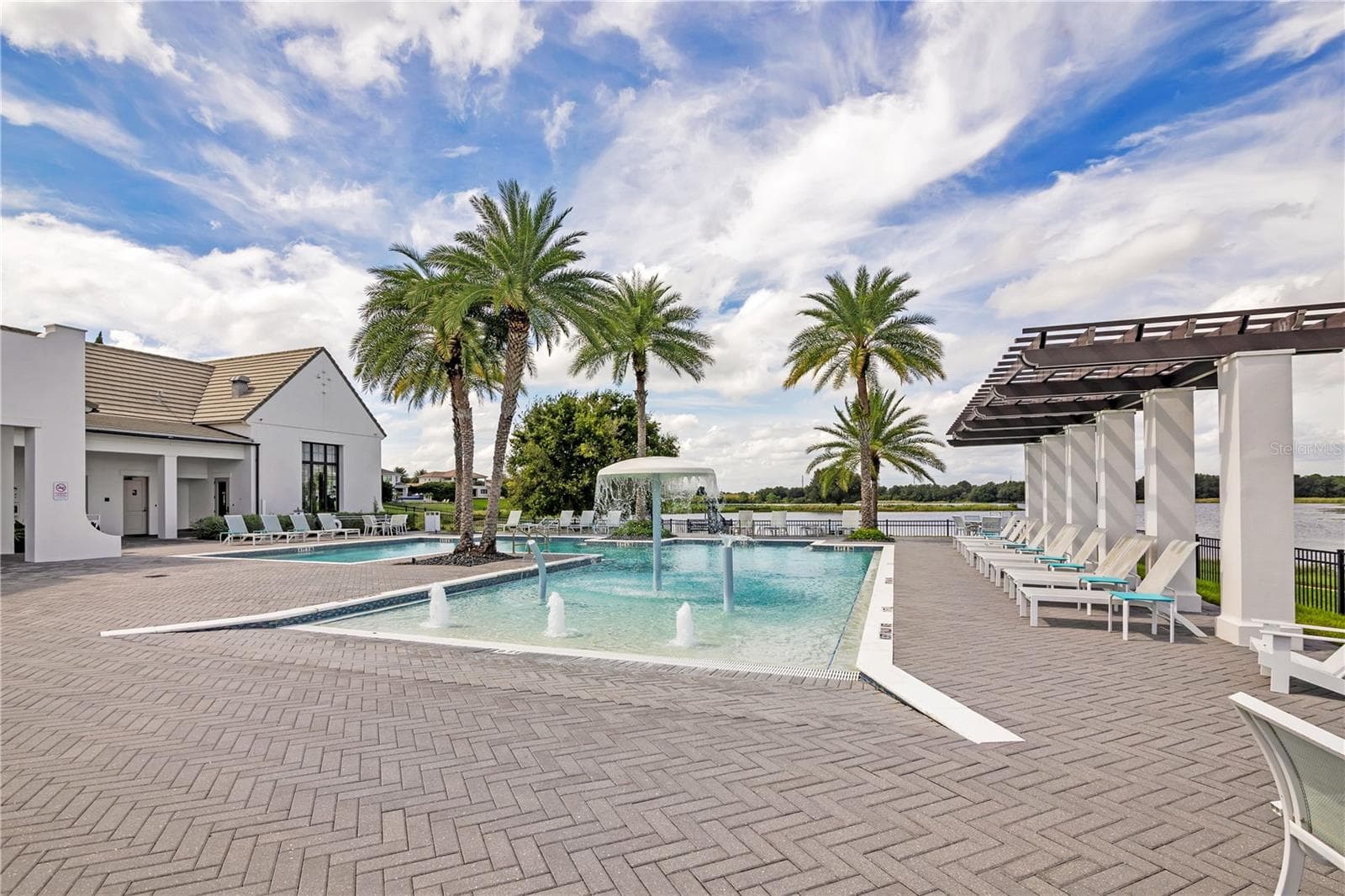 Dedicated children's splash area featuring playful water features. - 15749 CUTTER SAIL PL, WINTER GARDEN