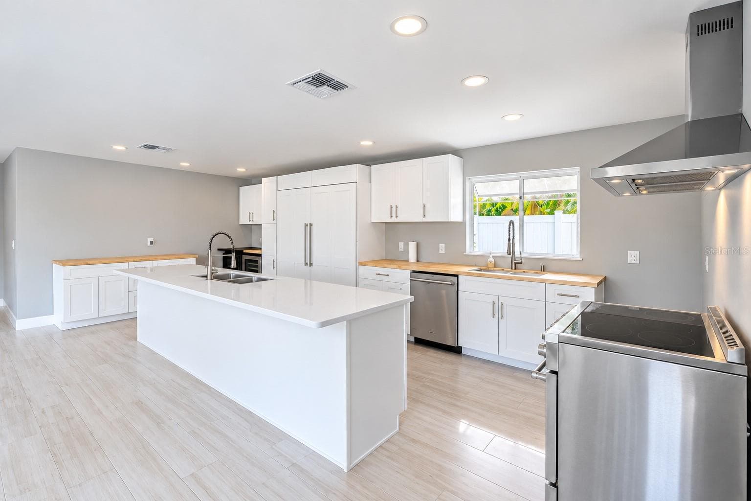 Single Family Residence at 482 HERMOSITA DR, ST PETE BEACH, photo 19 of 92