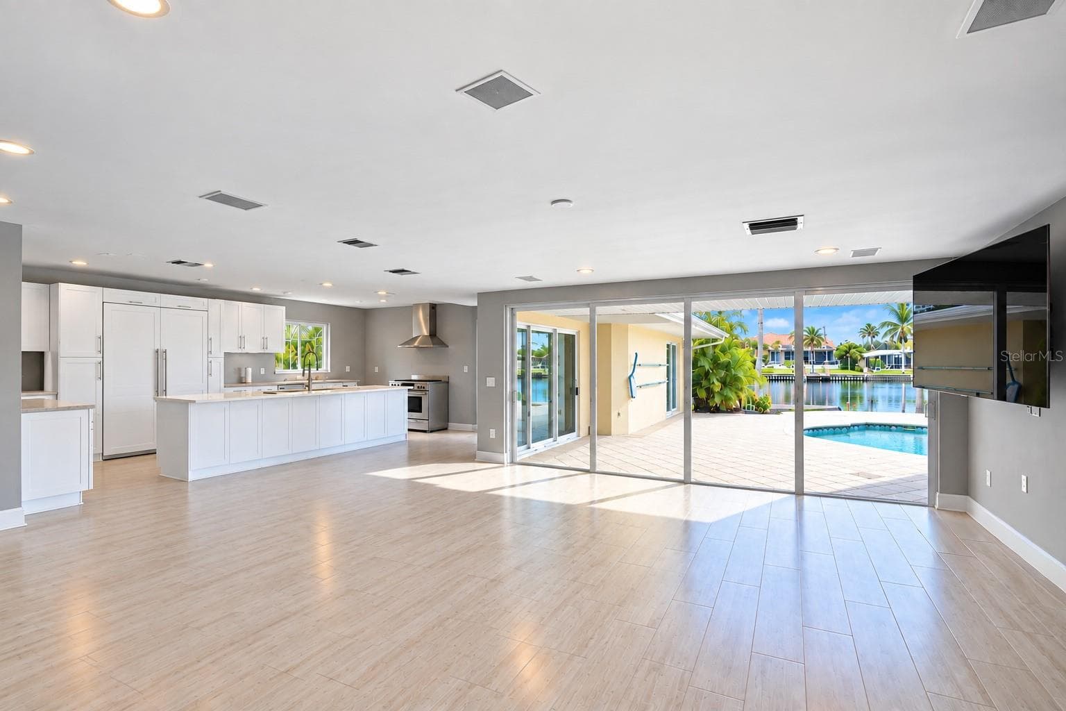 Single Family Residence at 482 HERMOSITA DR, ST PETE BEACH, photo 27 of 92