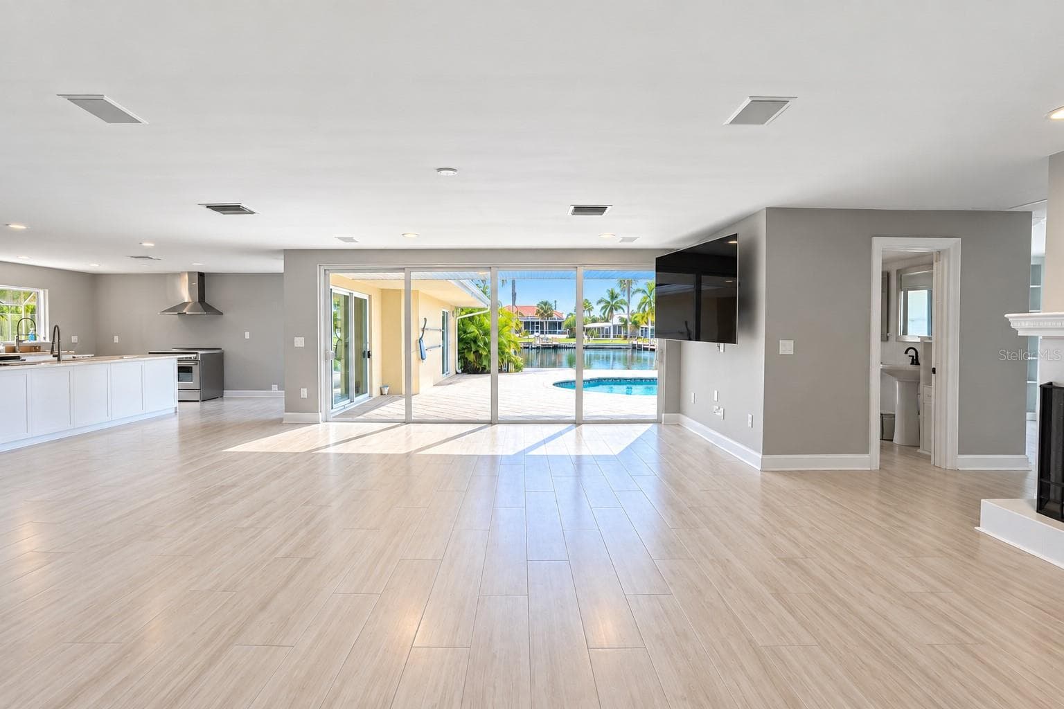 Single Family Residence at 482 HERMOSITA DR, ST PETE BEACH, photo 29 of 92