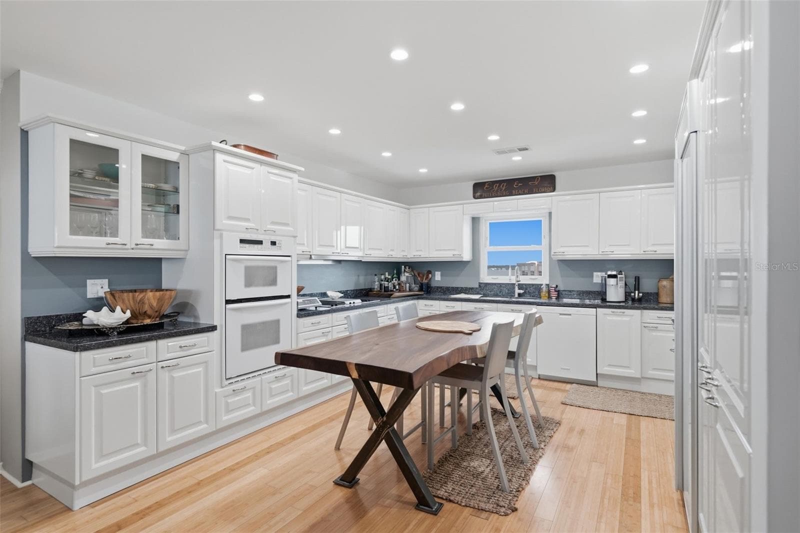 Kitchen - 5108 BRITTANY DR S #1008, ST PETERSBURG