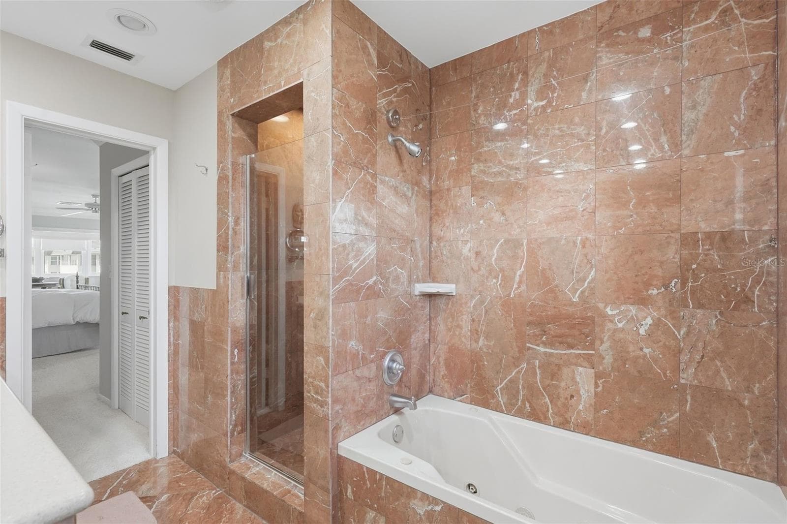 Primary bath - 5108 BRITTANY DR S #1008, ST PETERSBURG