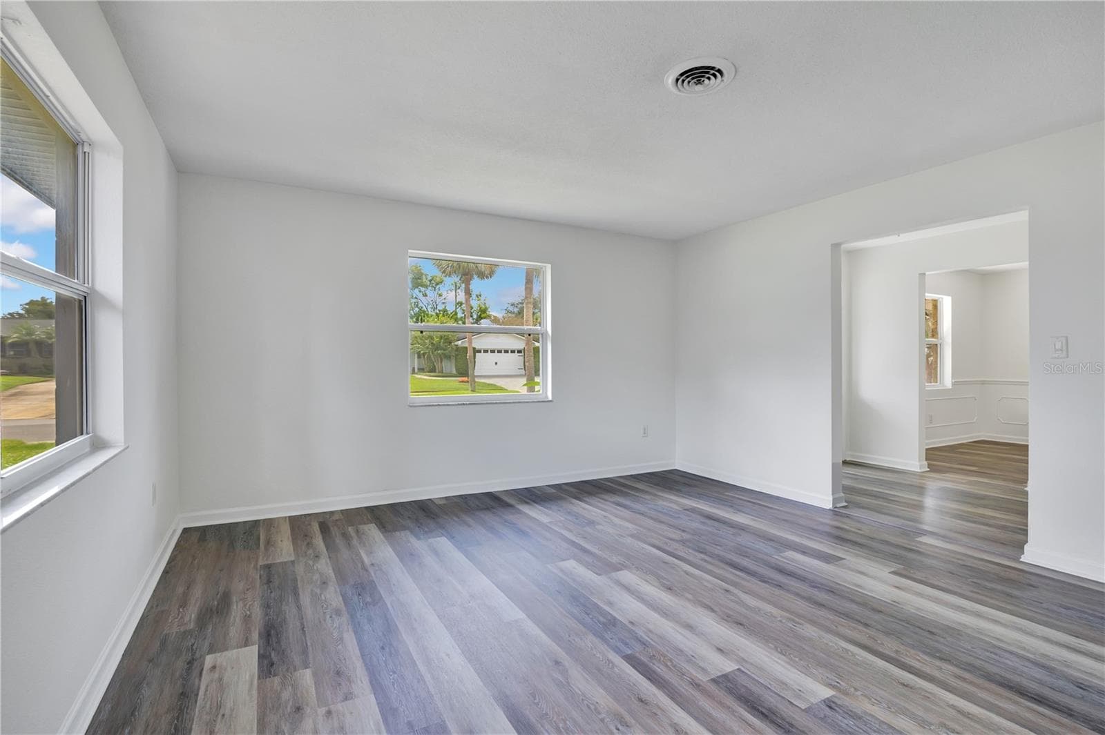 Living Room with great natural light - 4415 HAYLOCK DR, ORLANDO