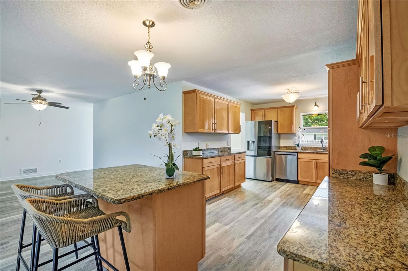 Kitchen with brand new appliances - 4415 HAYLOCK DR, ORLANDO