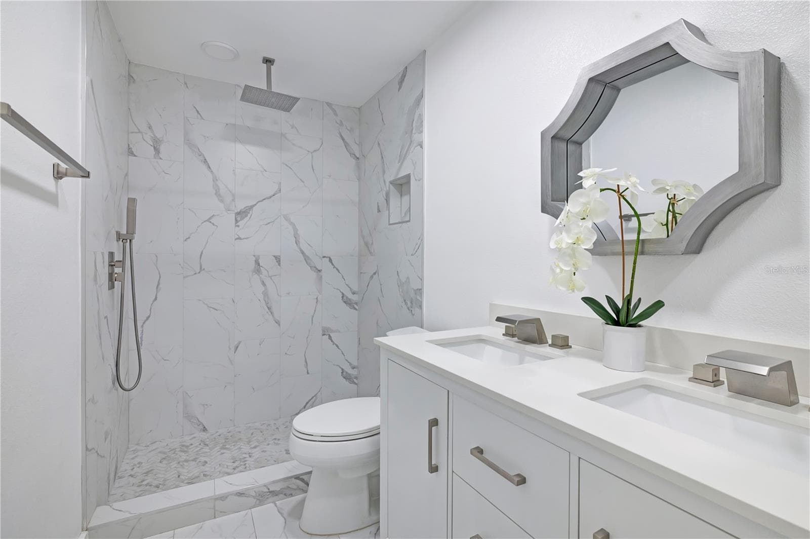 Fully renovated bathroom with double sinks and rain shower head - 4415 HAYLOCK DR, ORLANDO