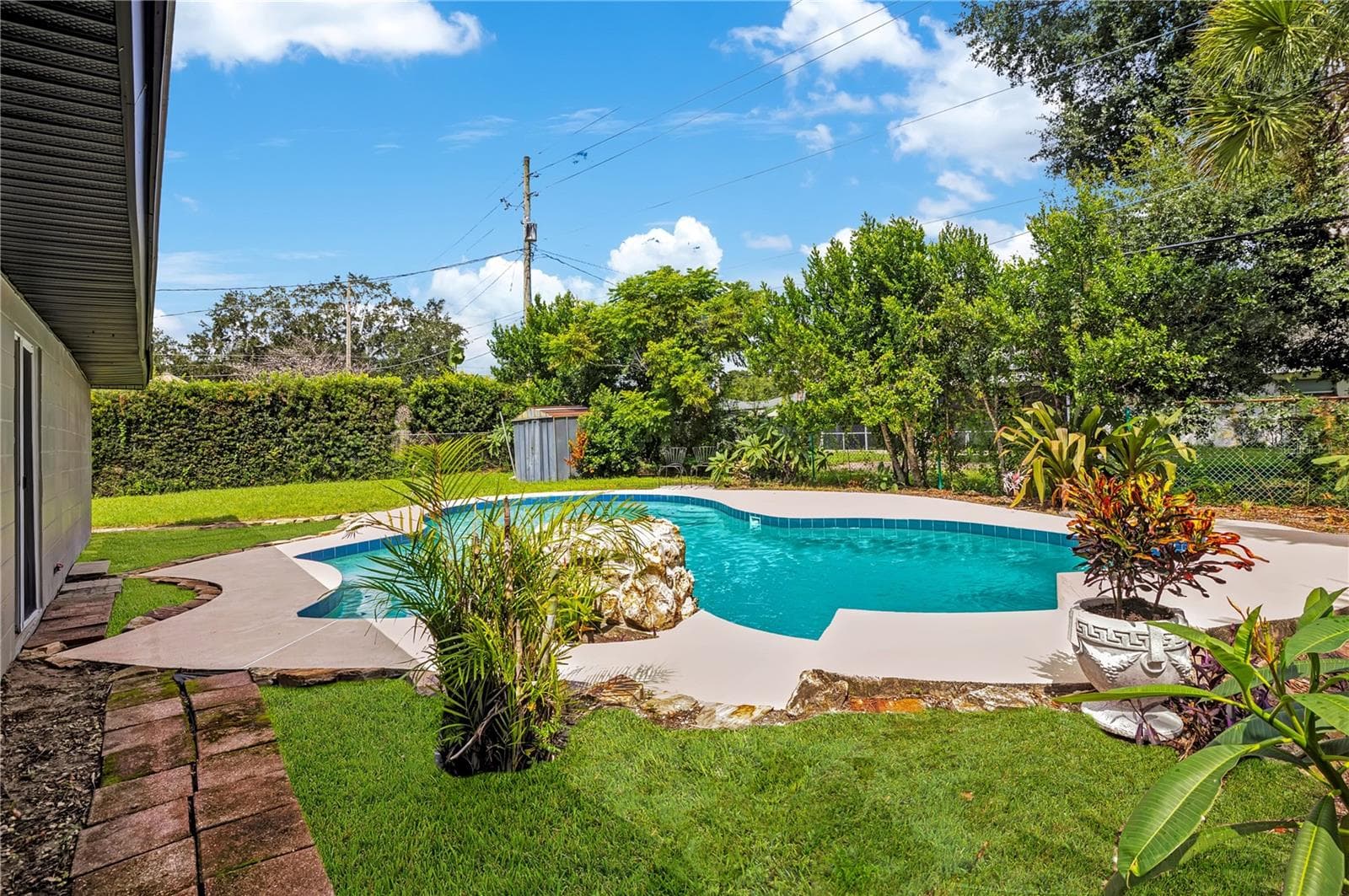Pool and over-sized yard - 4415 HAYLOCK DR, ORLANDO