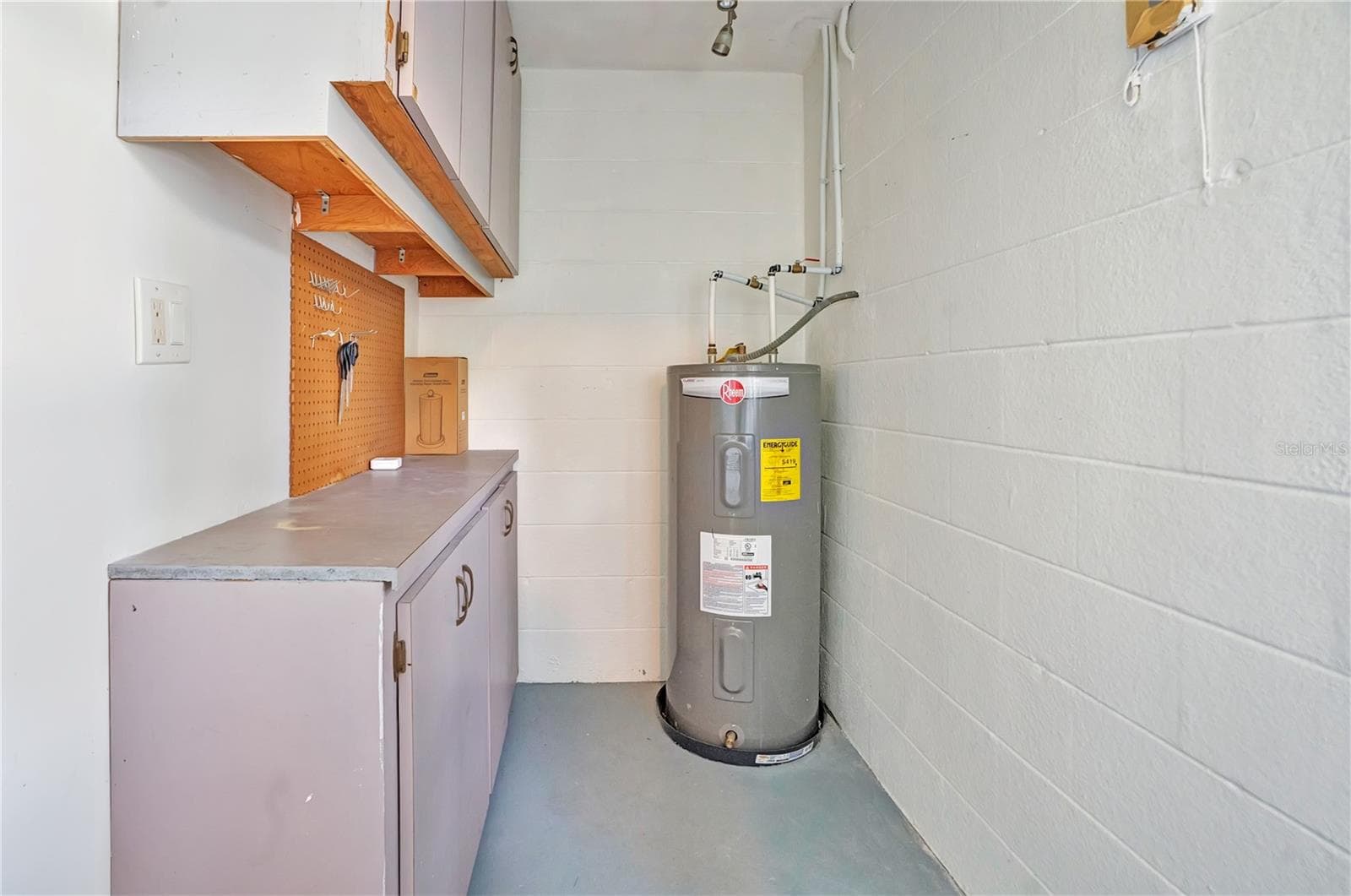 Workshop area off of garage - 4415 HAYLOCK DR, ORLANDO