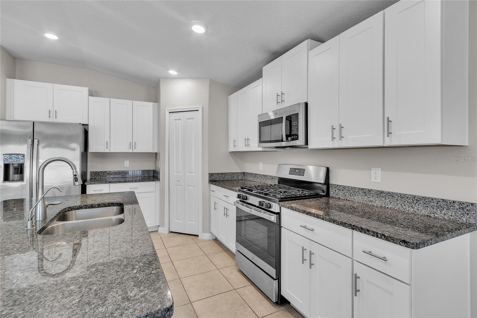 Single Family Residence at 10357 SCARLET SKIMMER DR, RIVERVIEW, photo 10 of 35