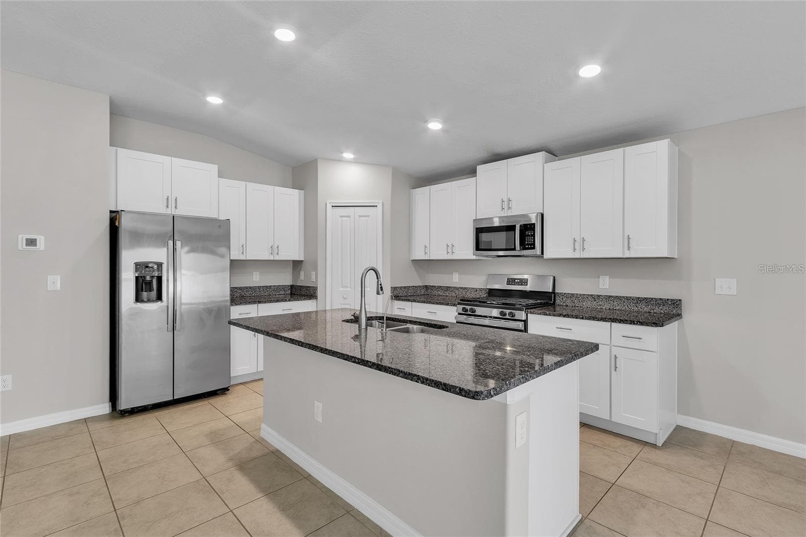 Single Family Residence at 10357 SCARLET SKIMMER DR, RIVERVIEW, photo 12 of 35