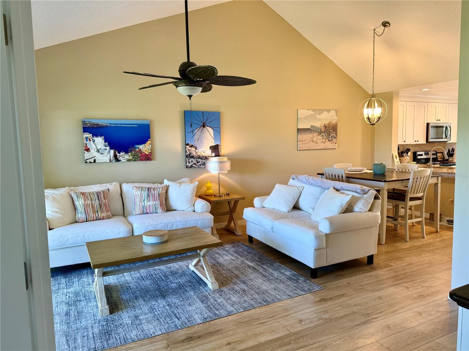 Living Room - 433 CERROMAR LN #541, VENICE