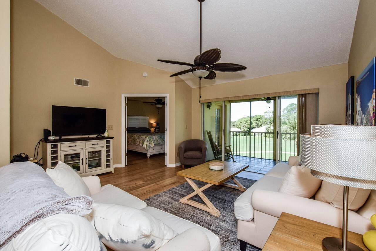 Living Room - 433 CERROMAR LN #541, VENICE