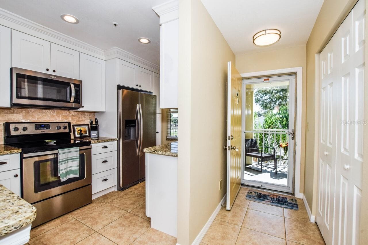 Kitchen - 433 CERROMAR LN #541, VENICE