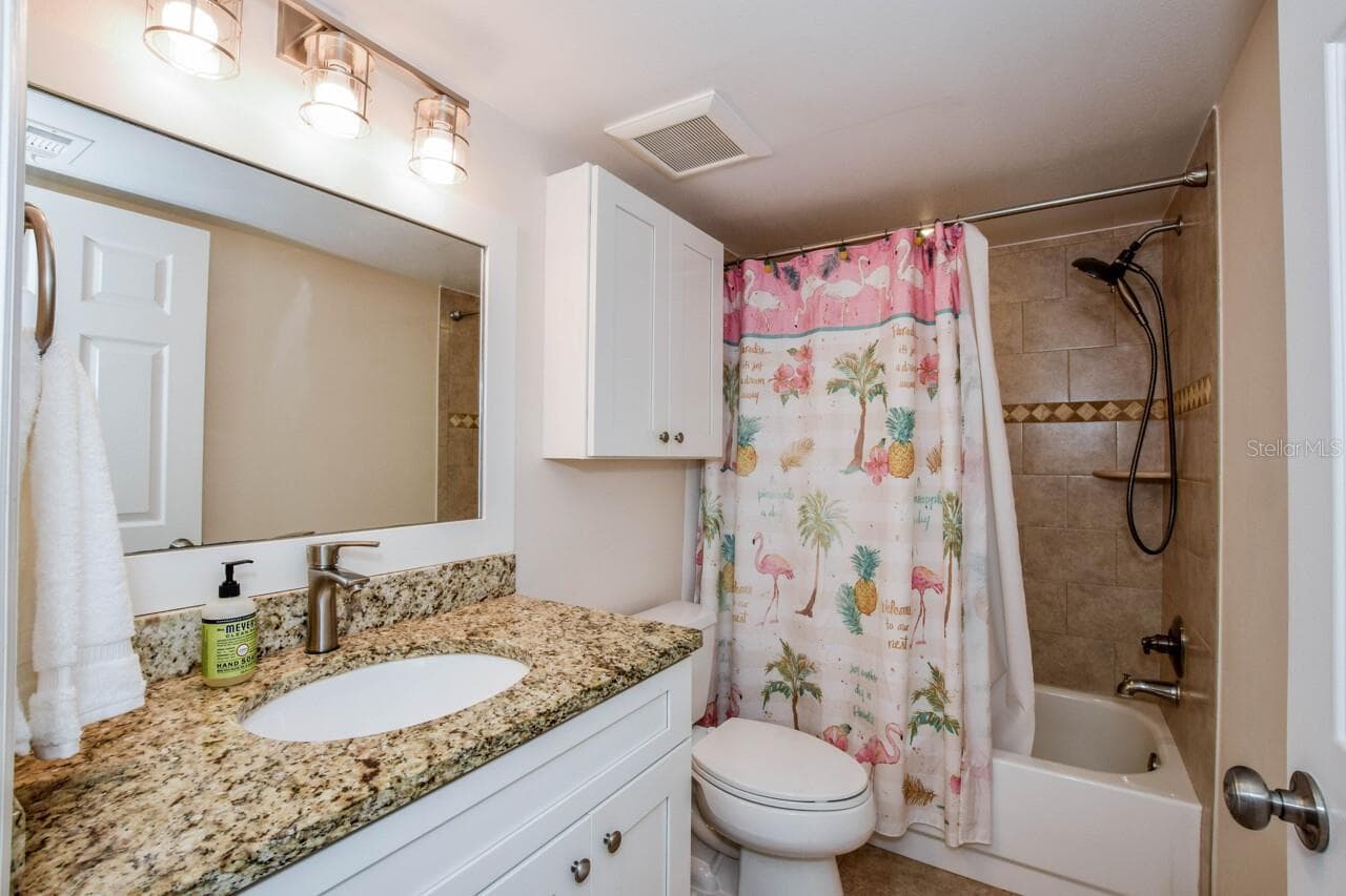 Guest Bathroom - 433 CERROMAR LN #541, VENICE