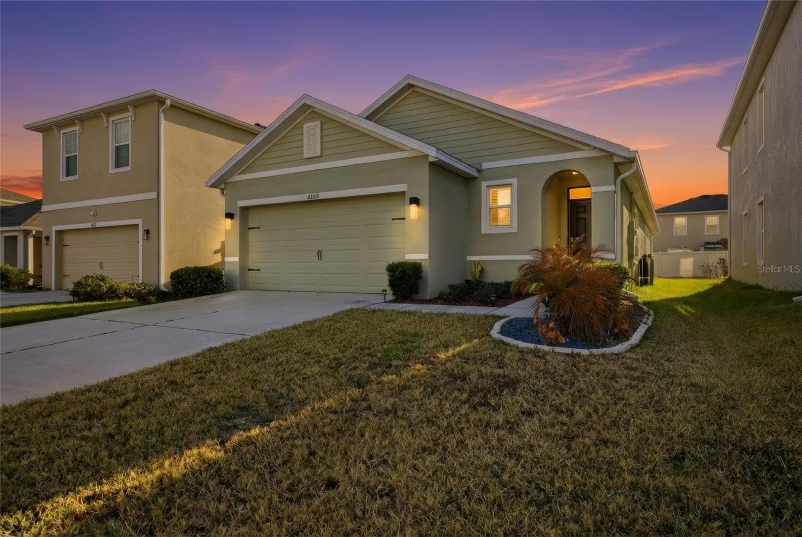 8204 PELICAN REED CIR
