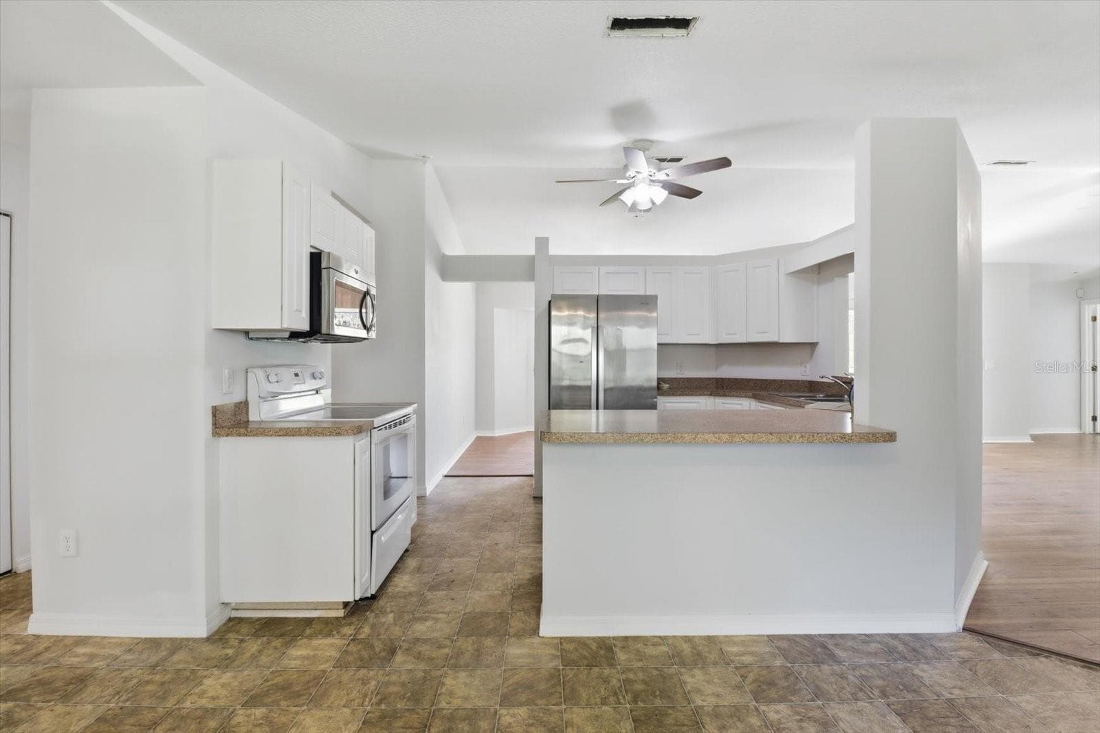 Single Family Residence at 3075 E CROWN DR, INVERNESS, photo 13 of 42