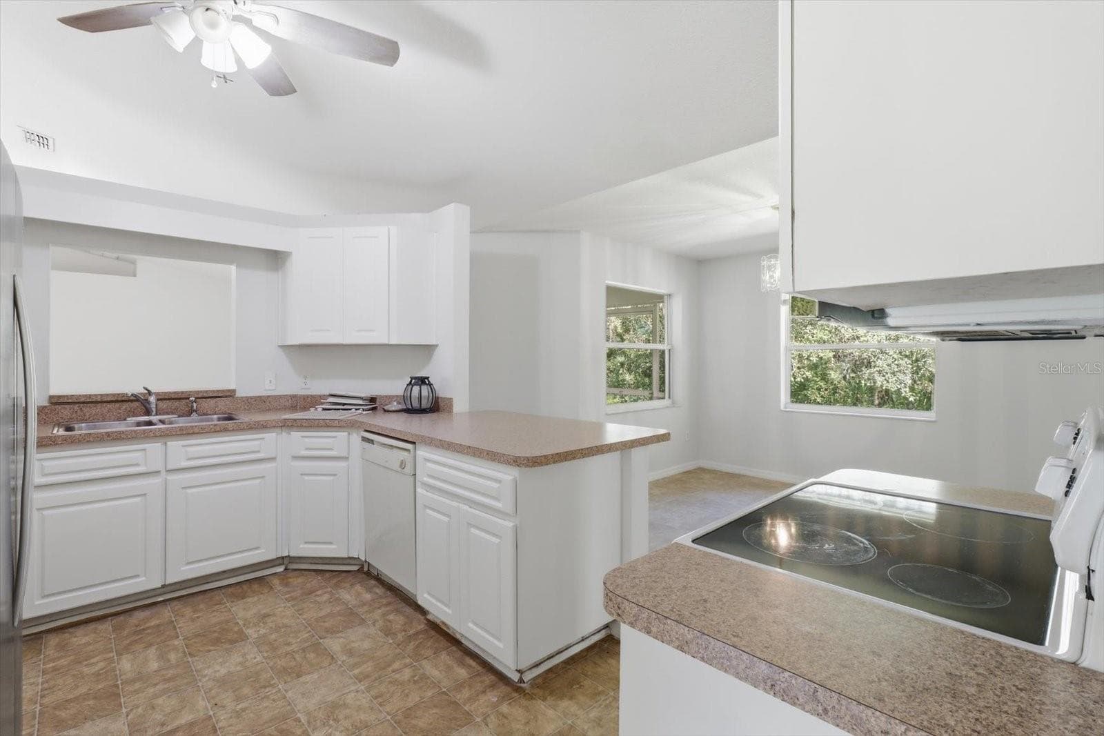 Single Family Residence at 3075 E CROWN DR, INVERNESS, photo 14 of 42