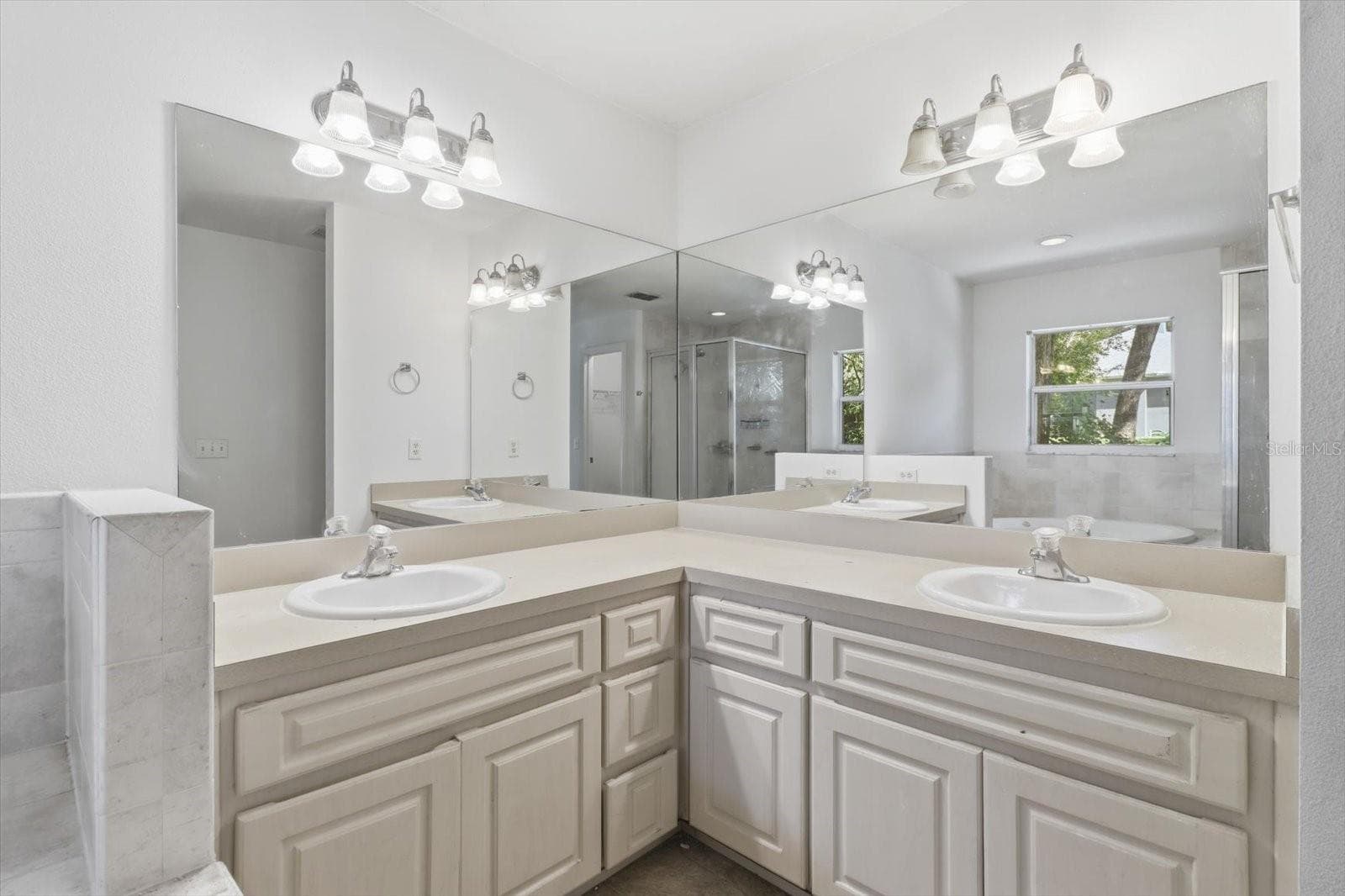 Single Family Residence at 3075 E CROWN DR, INVERNESS, photo 22 of 42