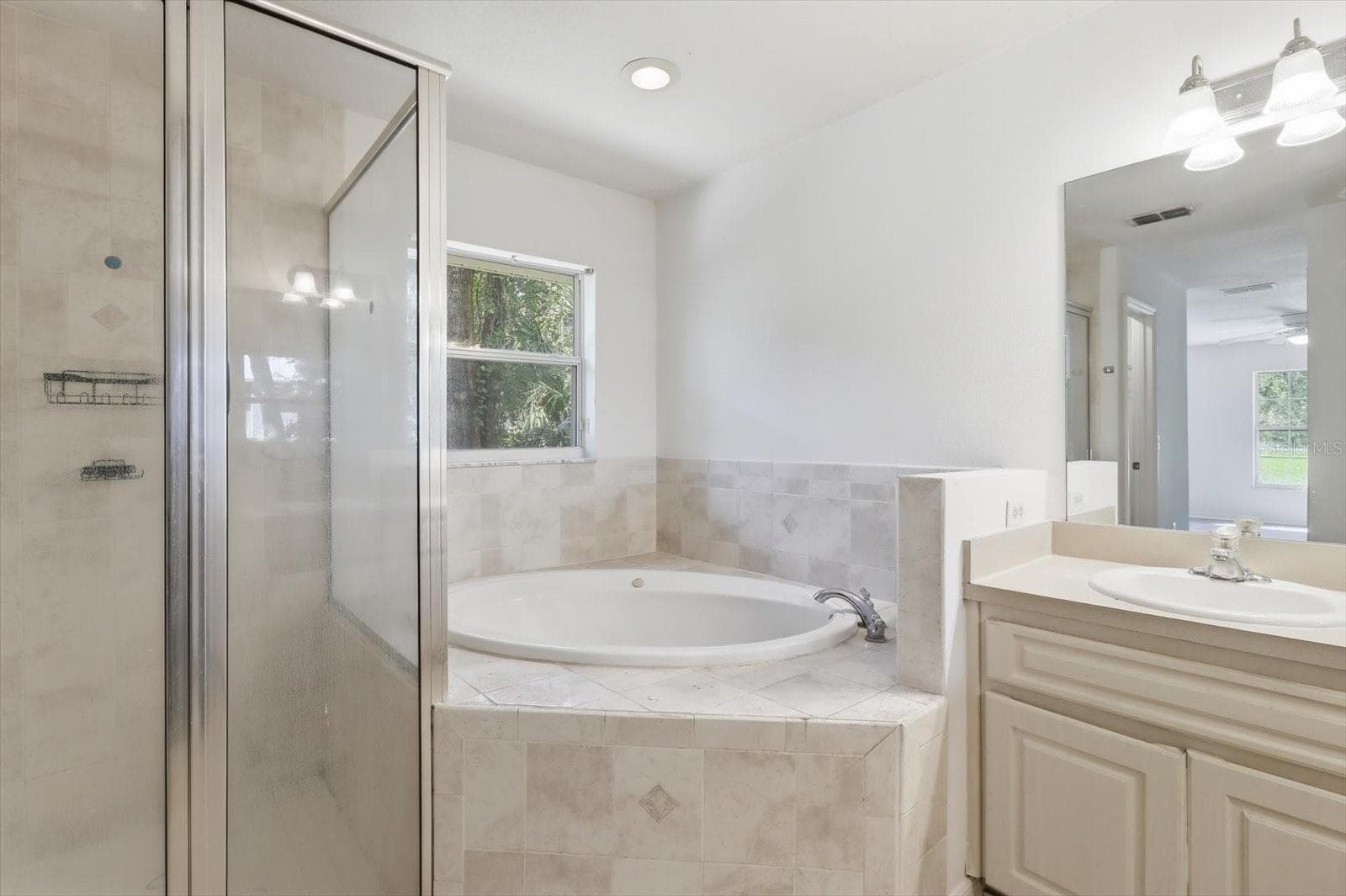 Single Family Residence at 3075 E CROWN DR, INVERNESS, photo 23 of 42