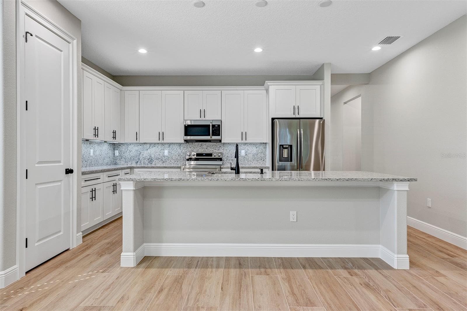 Single Family Residence at 13875 SE 53RD TER, SUMMERFIELD, photo 2 of 40