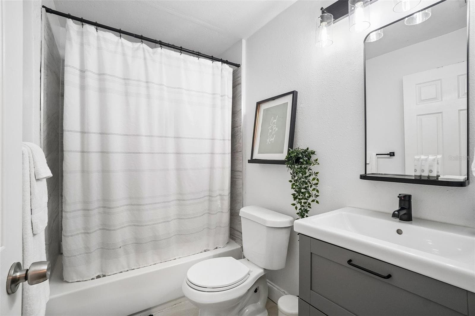 Single Family Residence at 6806 N 17TH ST, TAMPA, photo 5 of 25