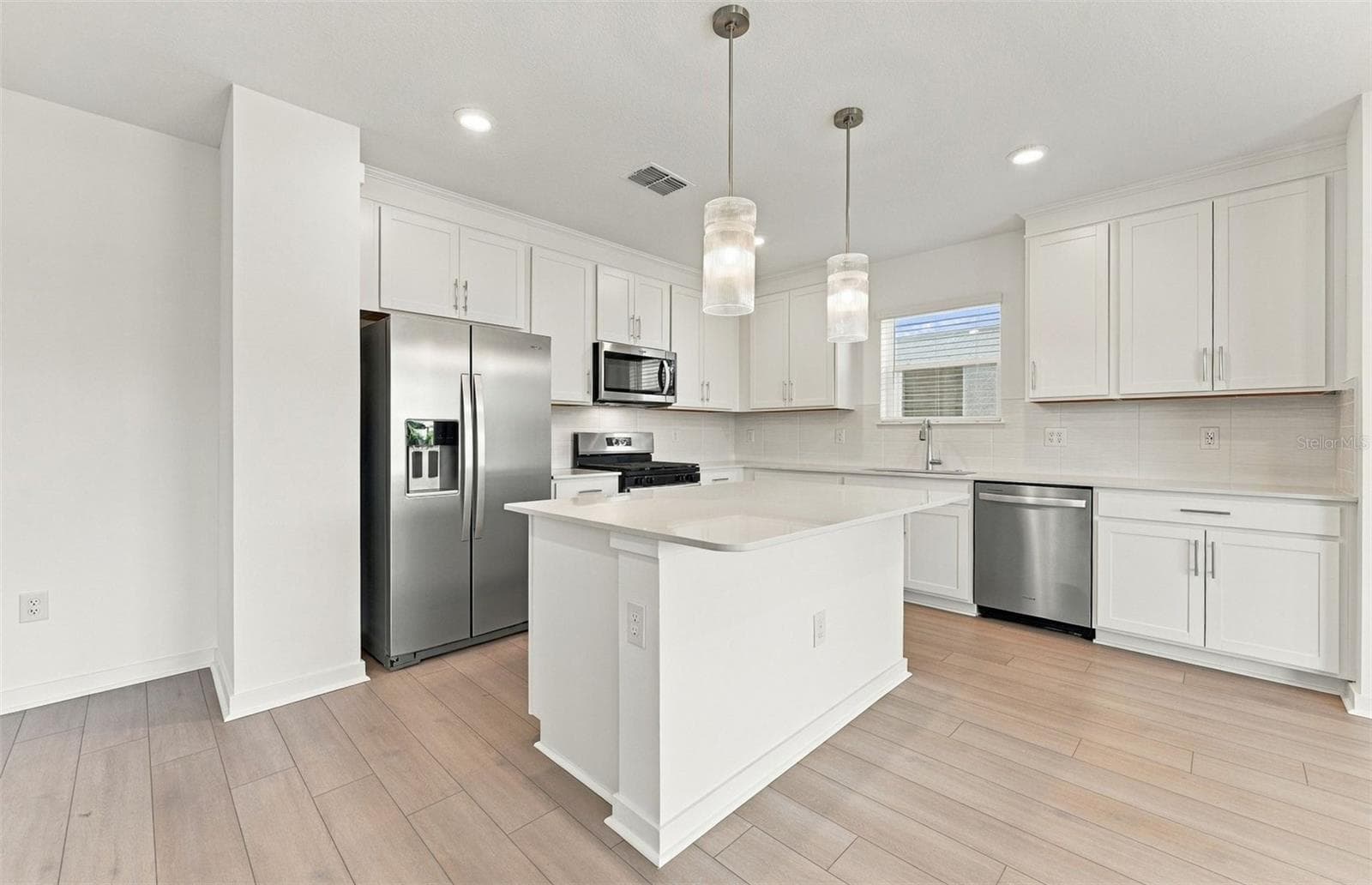 Stylish Kitchen - 9748 CRESCENT MOON DR, RIVERVIEW